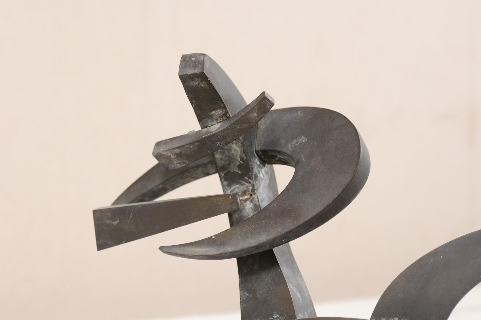 Scultura in bronzo astratta europea di piccole dimensioni del Medioevo in vendita 4