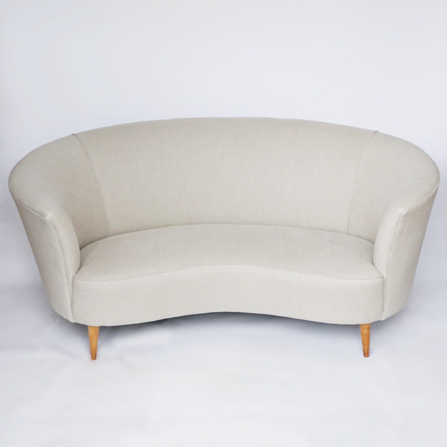 A midcentury sofa attributed to Gio Ponti. Curved frame allowing a comfortable seating position. Re-upholstered in natural linen. Solid beech feet. 

Dimensions: H 73cm, W 160cm, D 70cm, seat H 34cm, W 105cm, D 50cm 

Origin: Italian

Date: