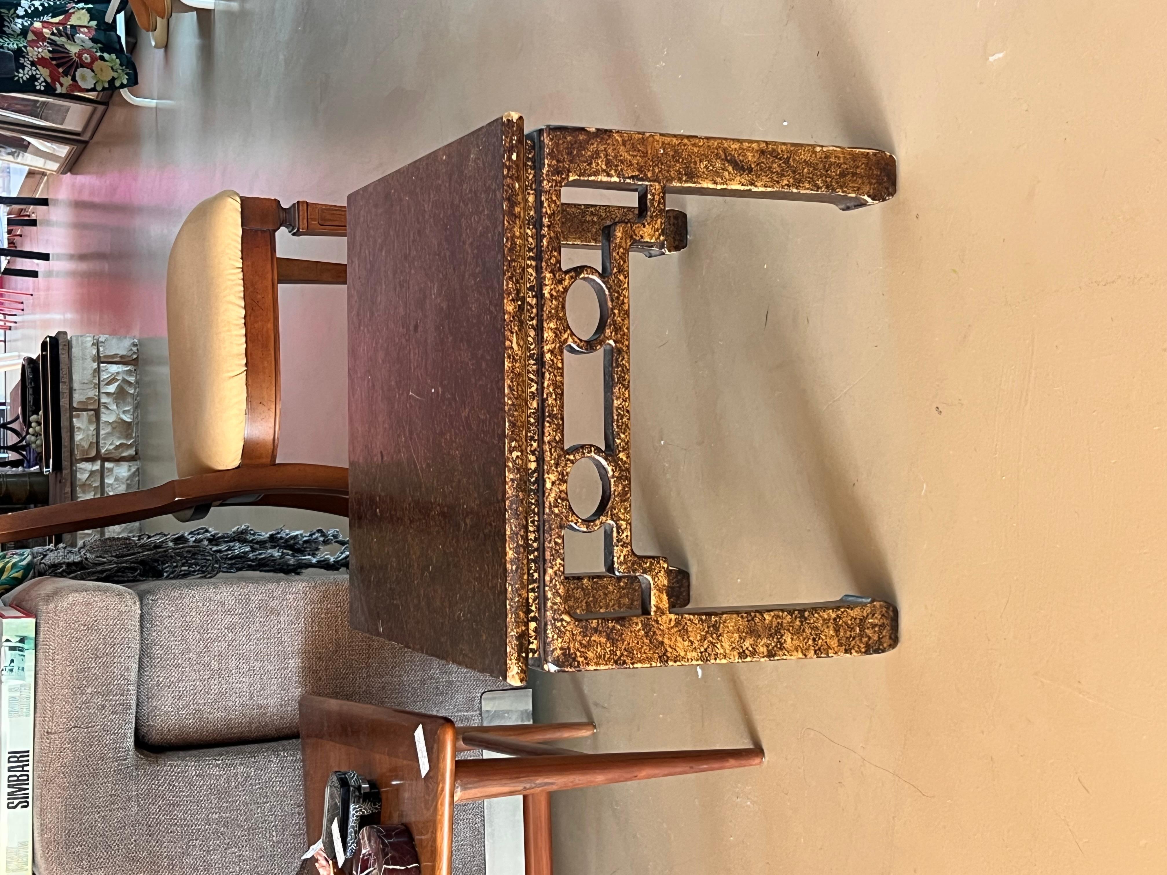 A mid century tortoise-shell lacquer side table by Henredon, circa 1970 5