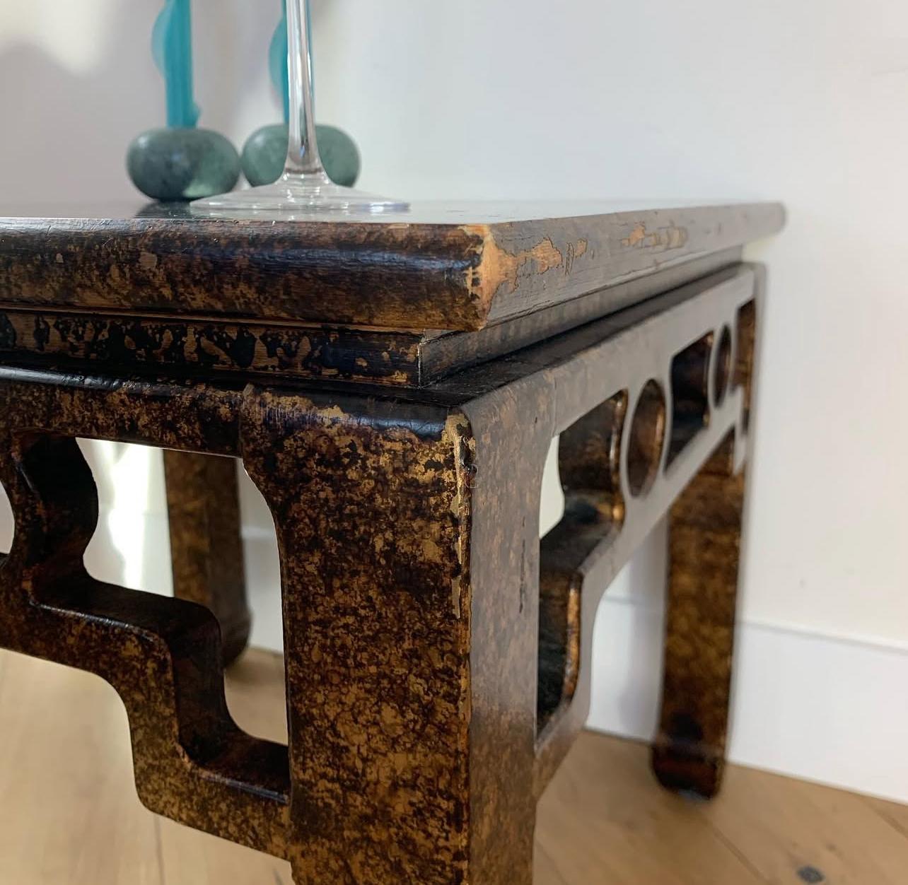 A mid century tortoise-shell lacquer side table by Henredon, circa 1970 In Good Condition In View Park, CA
