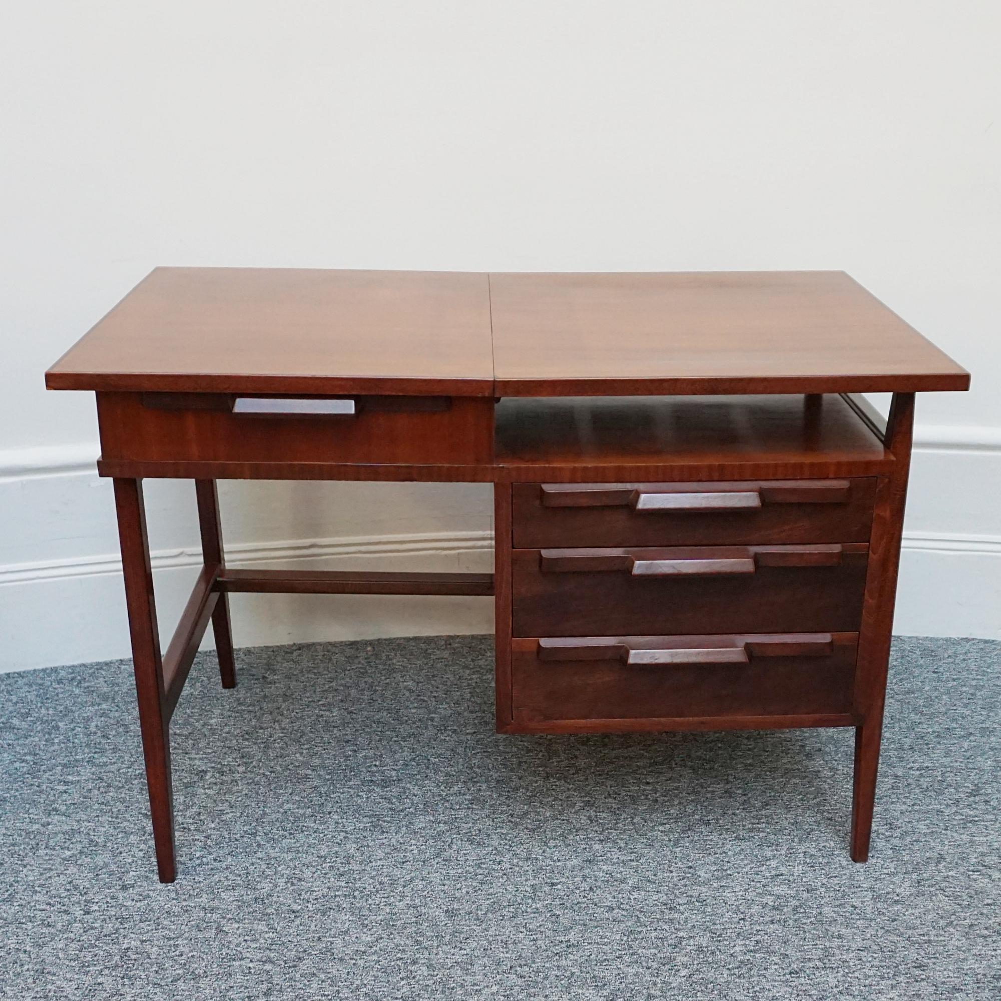 Mid-Century Modern A Mid-Century Writing Desk Attributed to Gio Ponti For Sale