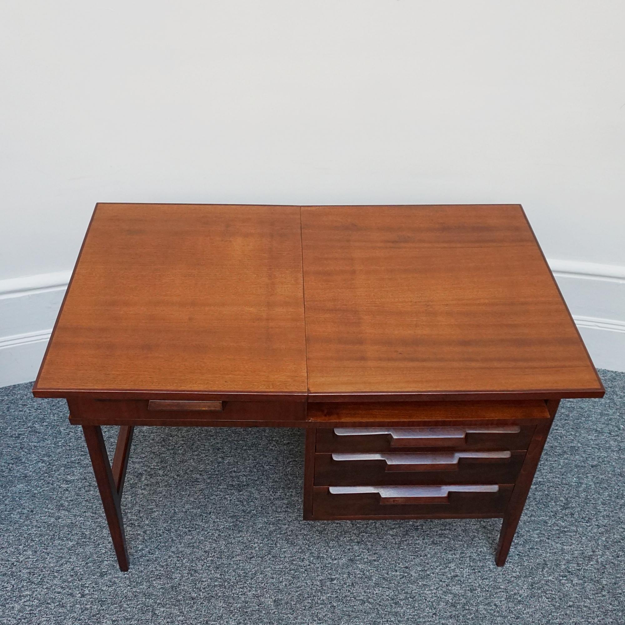 Italian A Mid-Century Writing Desk Attributed to Gio Ponti For Sale