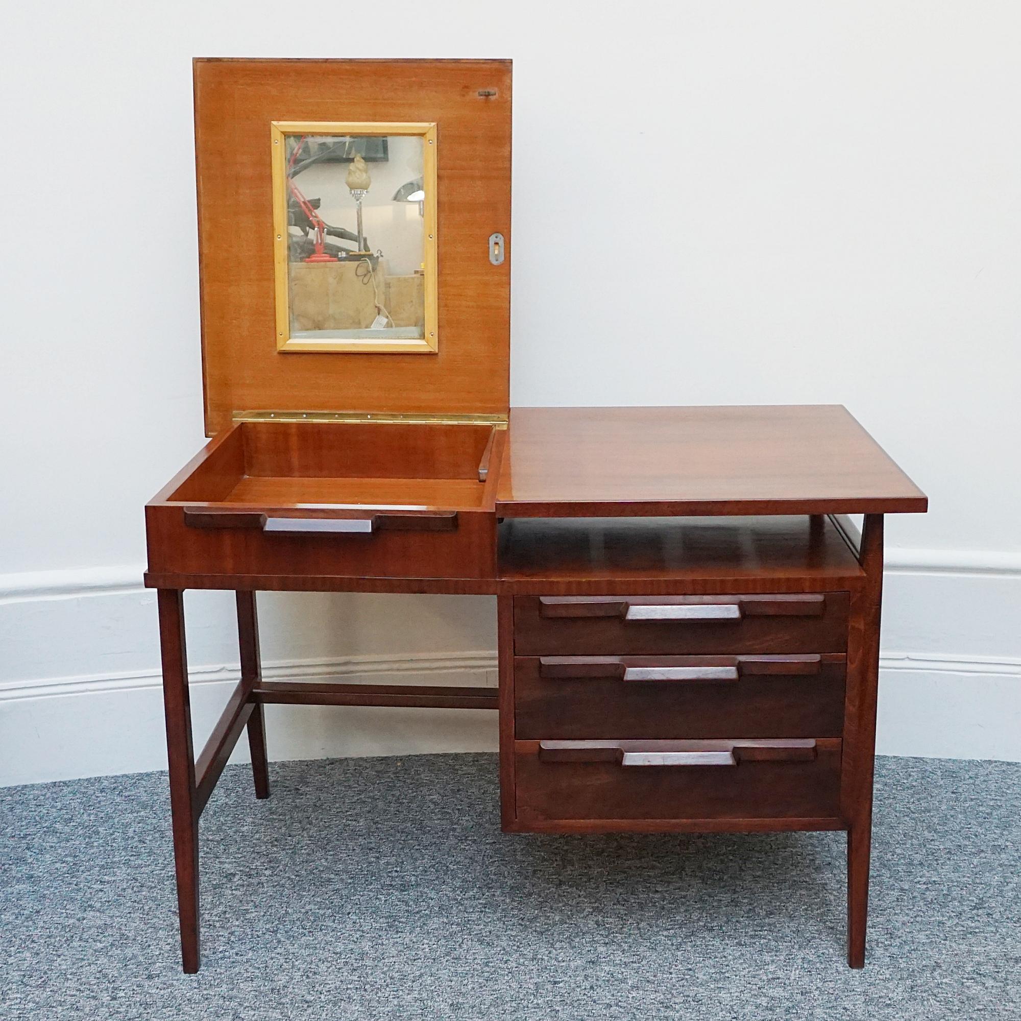 A Mid-Century Writing Desk Attributed to Gio Ponti In Good Condition For Sale In Forest Row, East Sussex