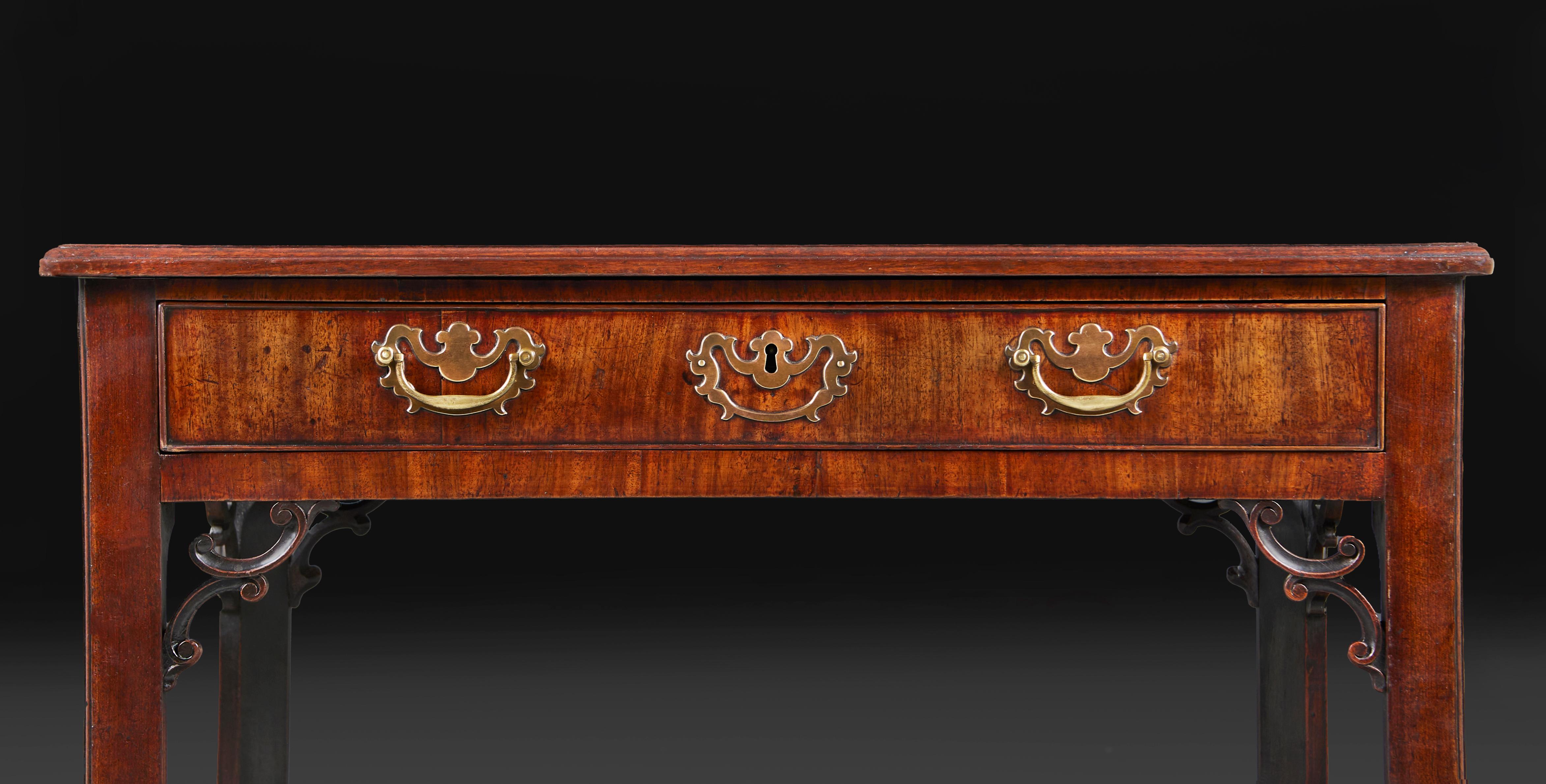 Table d'appoint d'époque Chippendale du milieu du XVIIIe siècle Bon état - En vente à London, GB