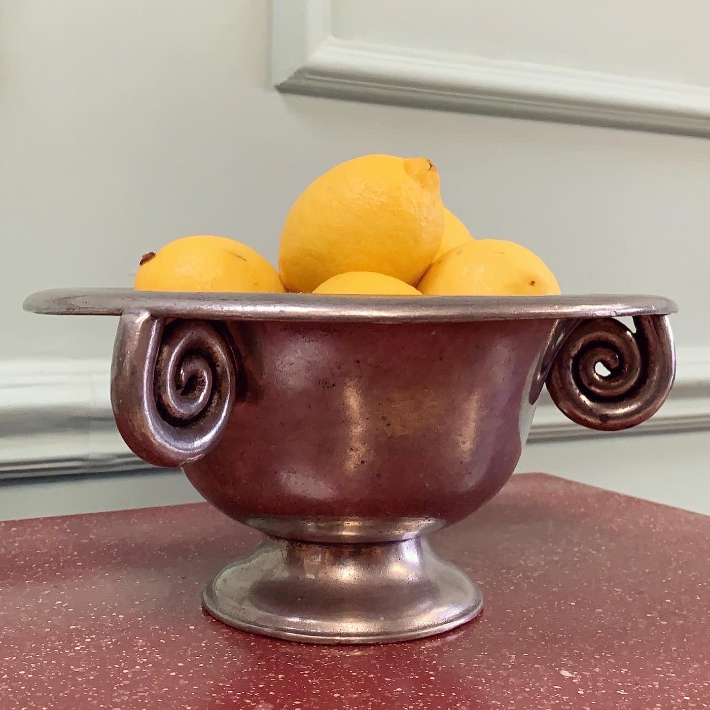 A Mid Twentieth Century Continental Pewter Tazza In Good Condition For Sale In London, GB