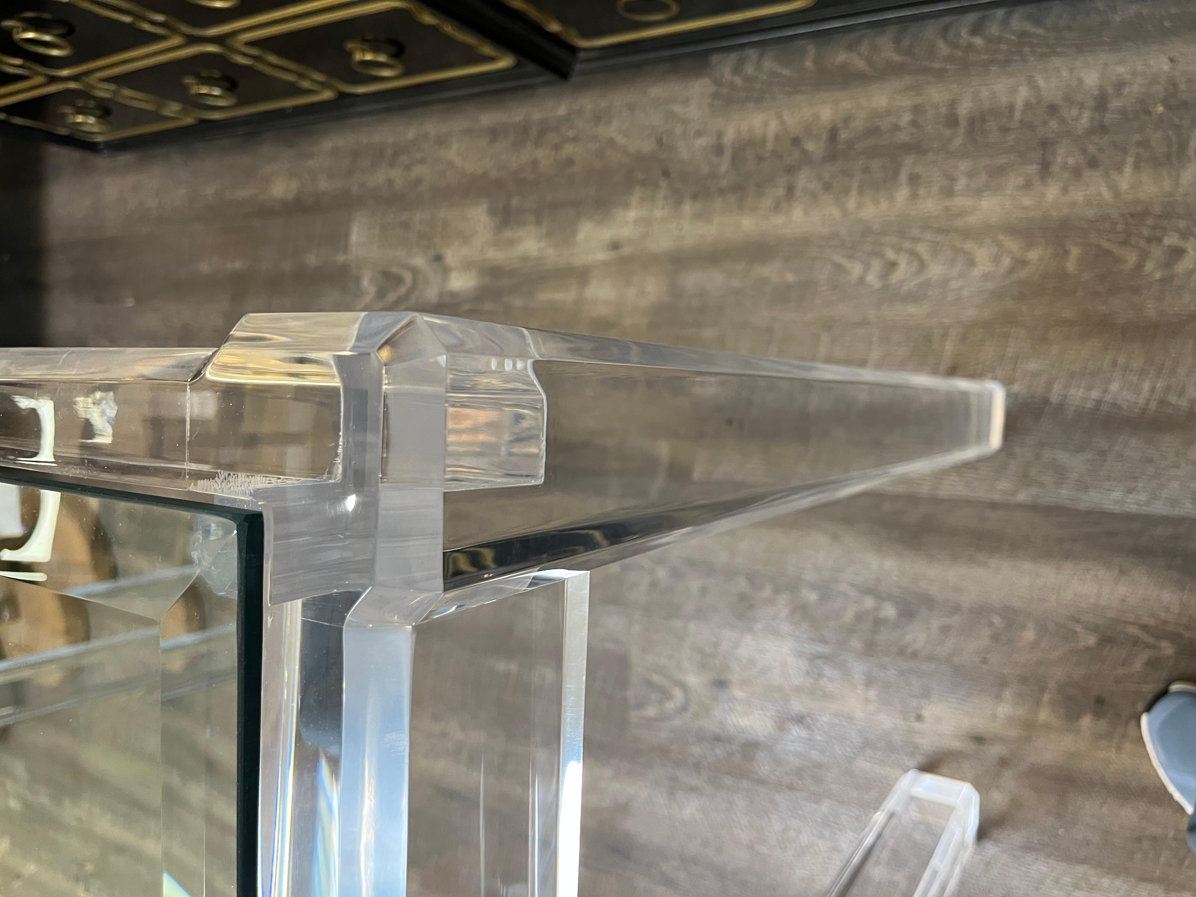 Consola de lucita con inserciones de cristal de mediados del siglo XX finales del siglo XX en venta