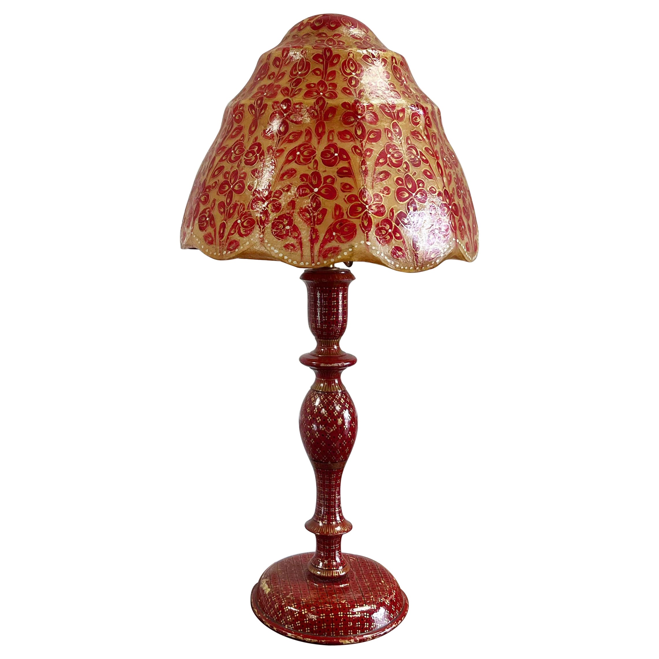 Eine Lampe aus Lack und Velum aus der Mitte des Twentieth im Angebot