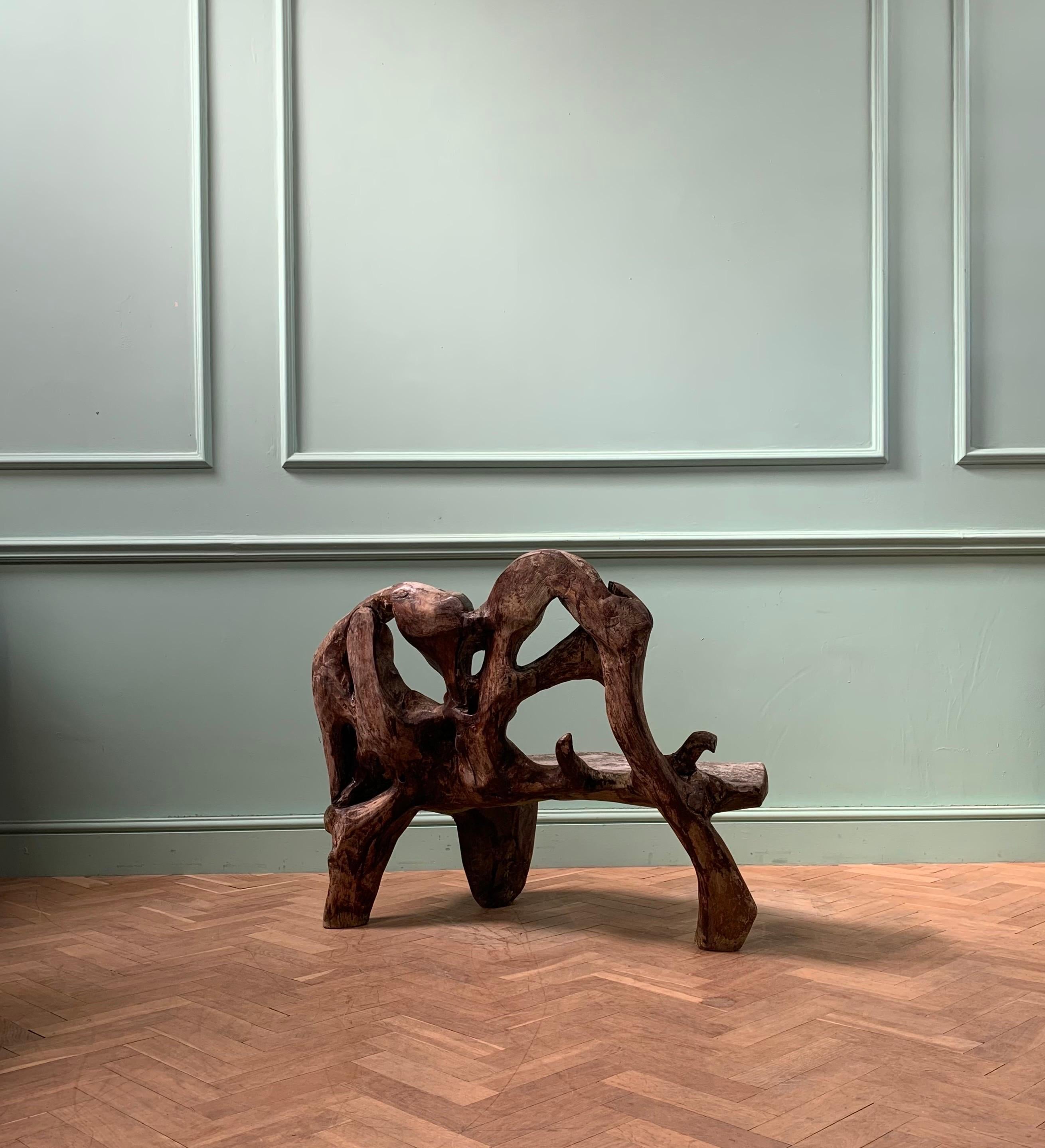 Sculpté Banc Roots du milieu du Twentieth Century en vente