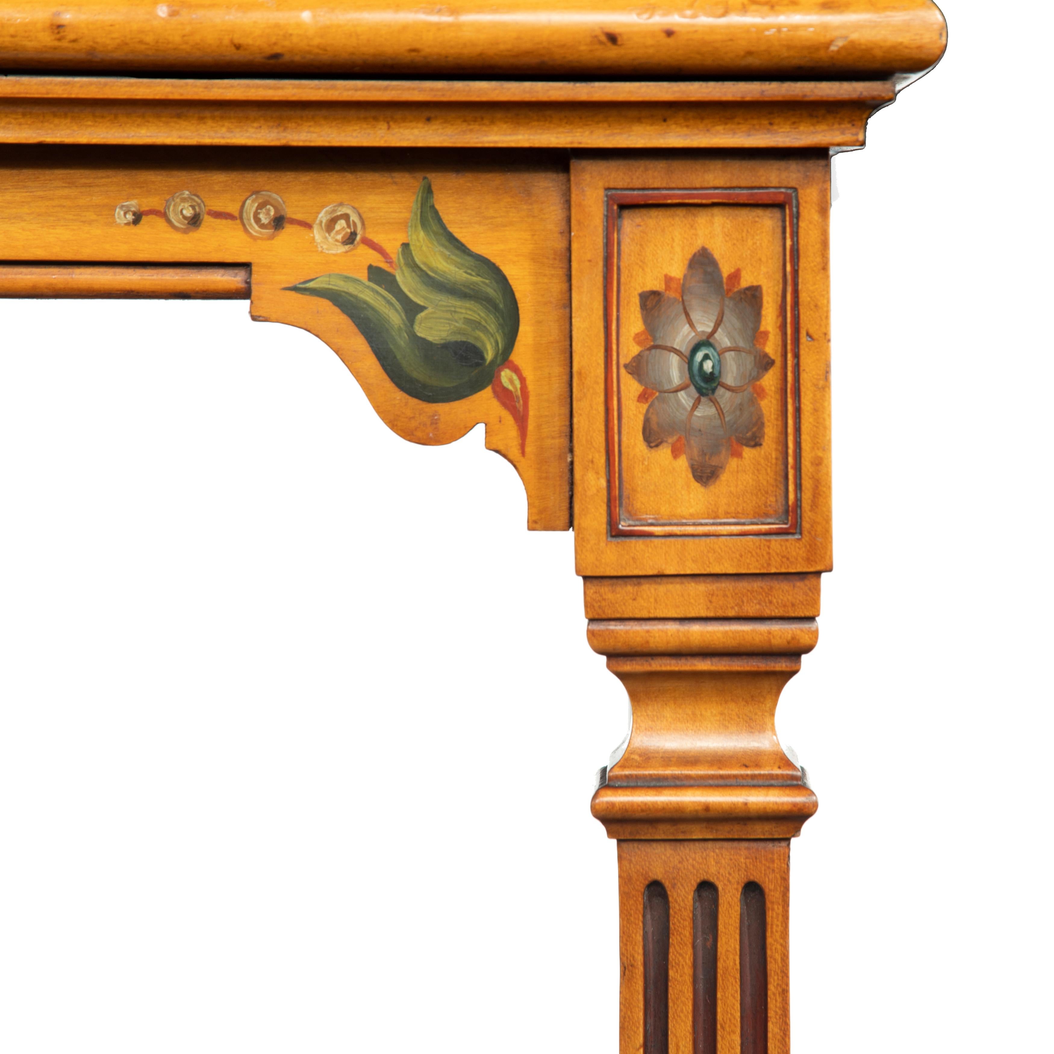 Anglais Table à deux niveaux en bois satiné peint, indépendante, du milieu de l'époque victorienne en vente