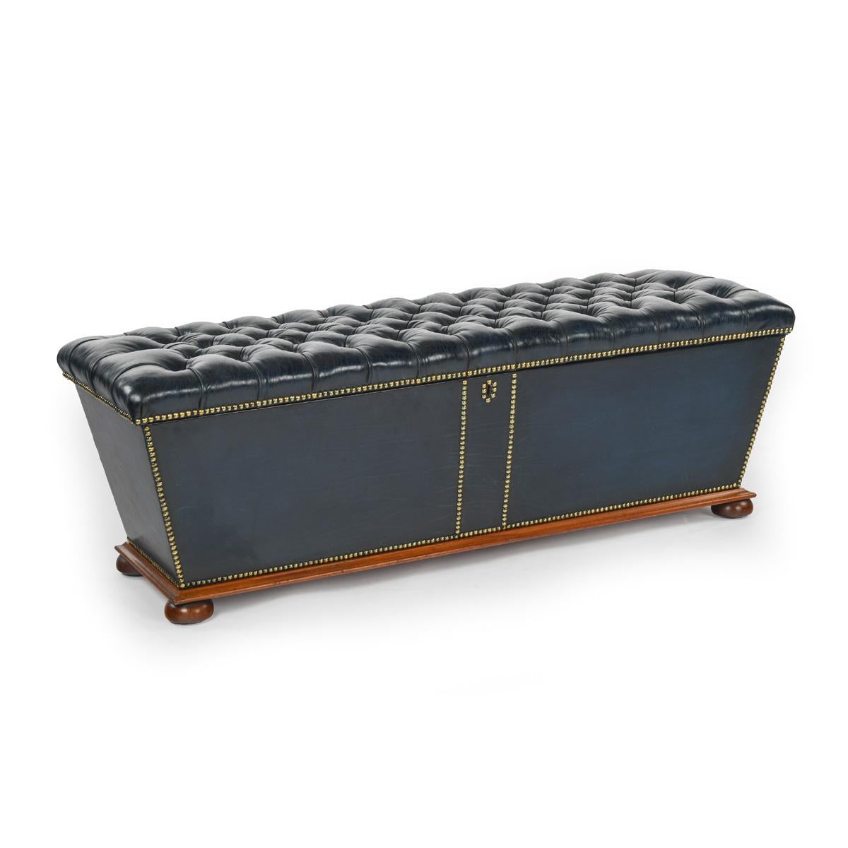 A mid Victorian mahogany framed ottoman In Good Condition For Sale In Lymington, Hampshire