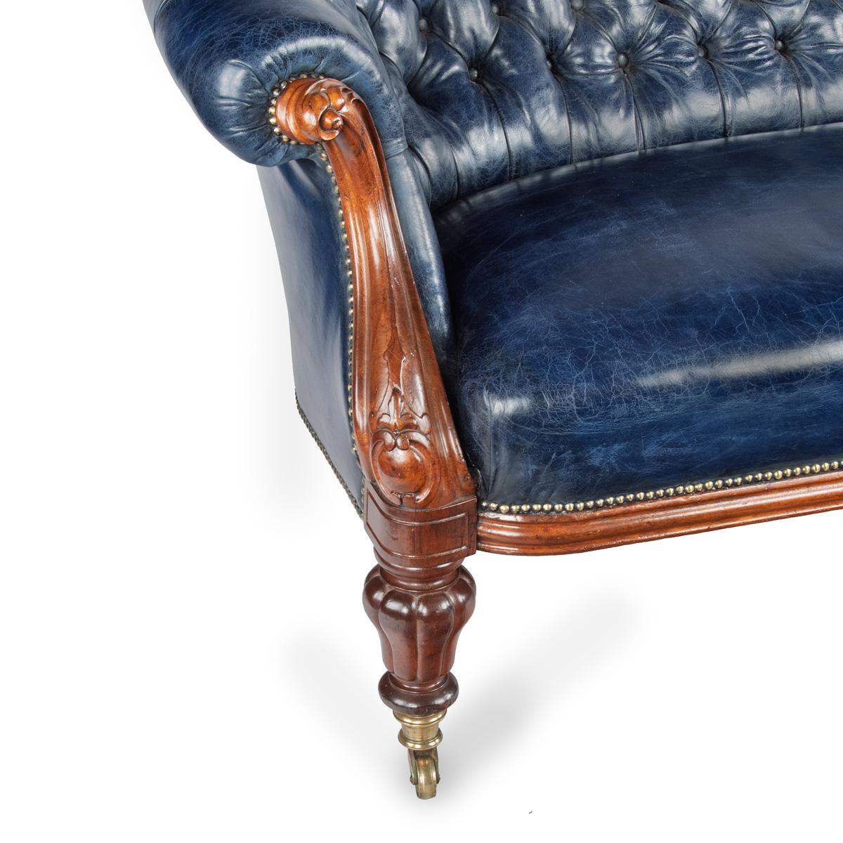 Mitte viktorianisches Mahagoni-Sofa mit drei Sitzern (Englisch) im Angebot