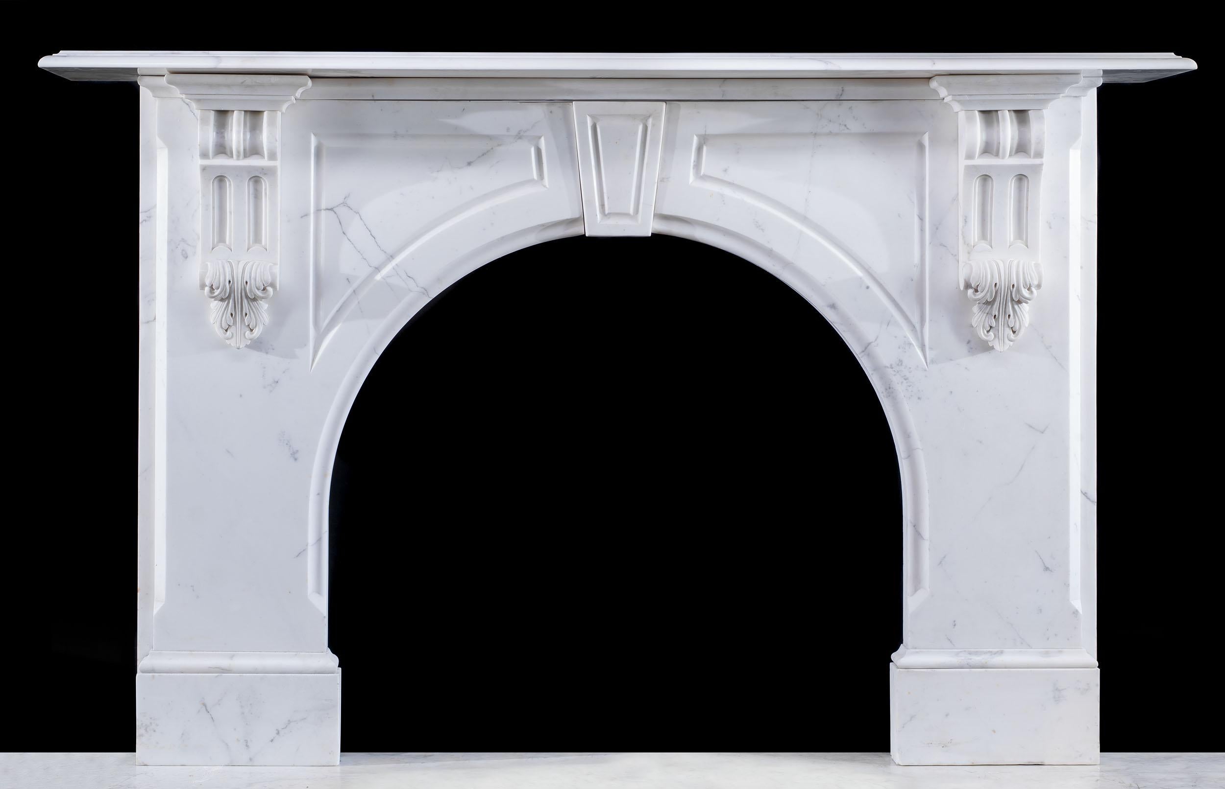 Chimenea arqueada de mármol blanco de mediados de la época victoriana Inglés