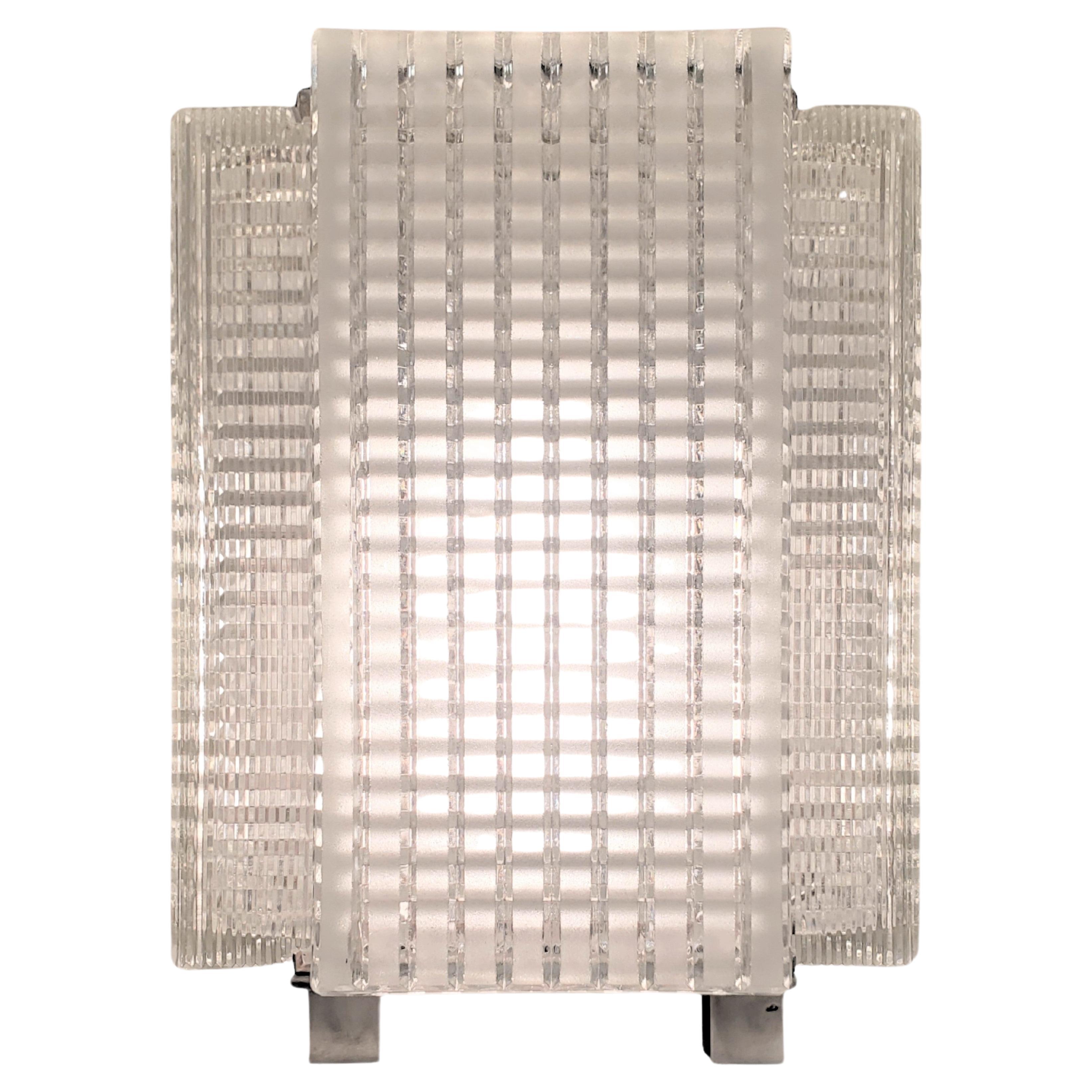 Lámpara de mesa cubista de cristal de 4 paneles de mediados de siglo con adornos niquelados pulidos en venta