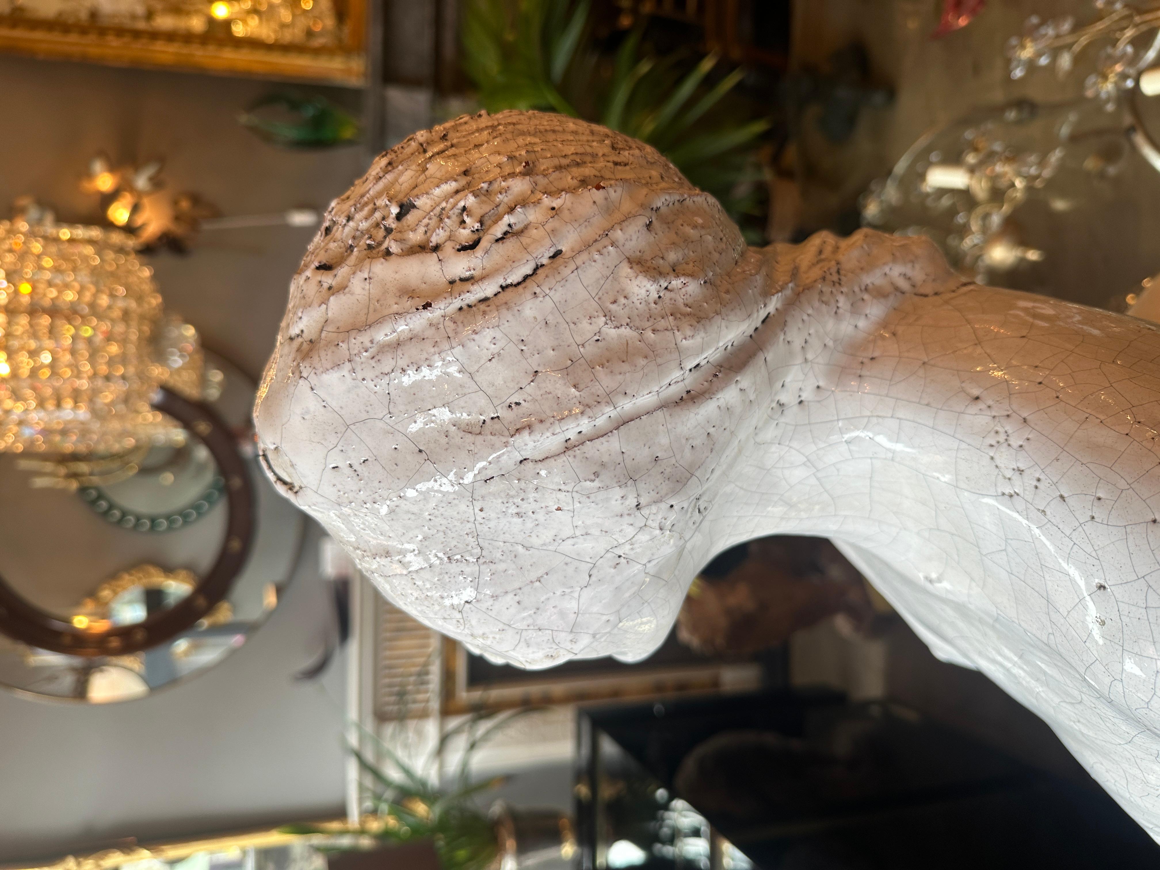 Buste de bondage français en terre cuite émaillée craquelée du milieu du siècle en vente 2