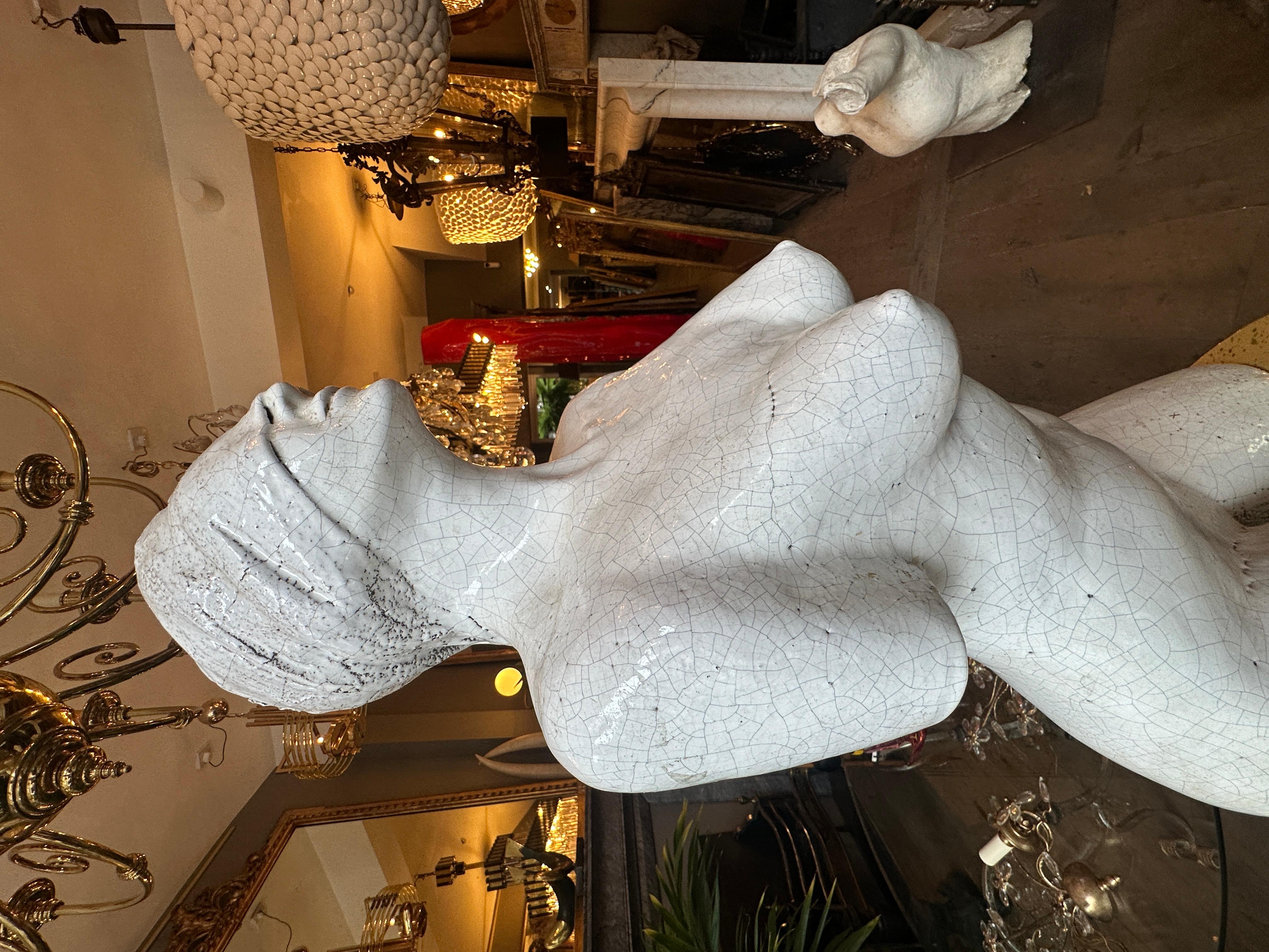 Buste de bondage français en terre cuite émaillée craquelée du milieu du siècle en vente 5