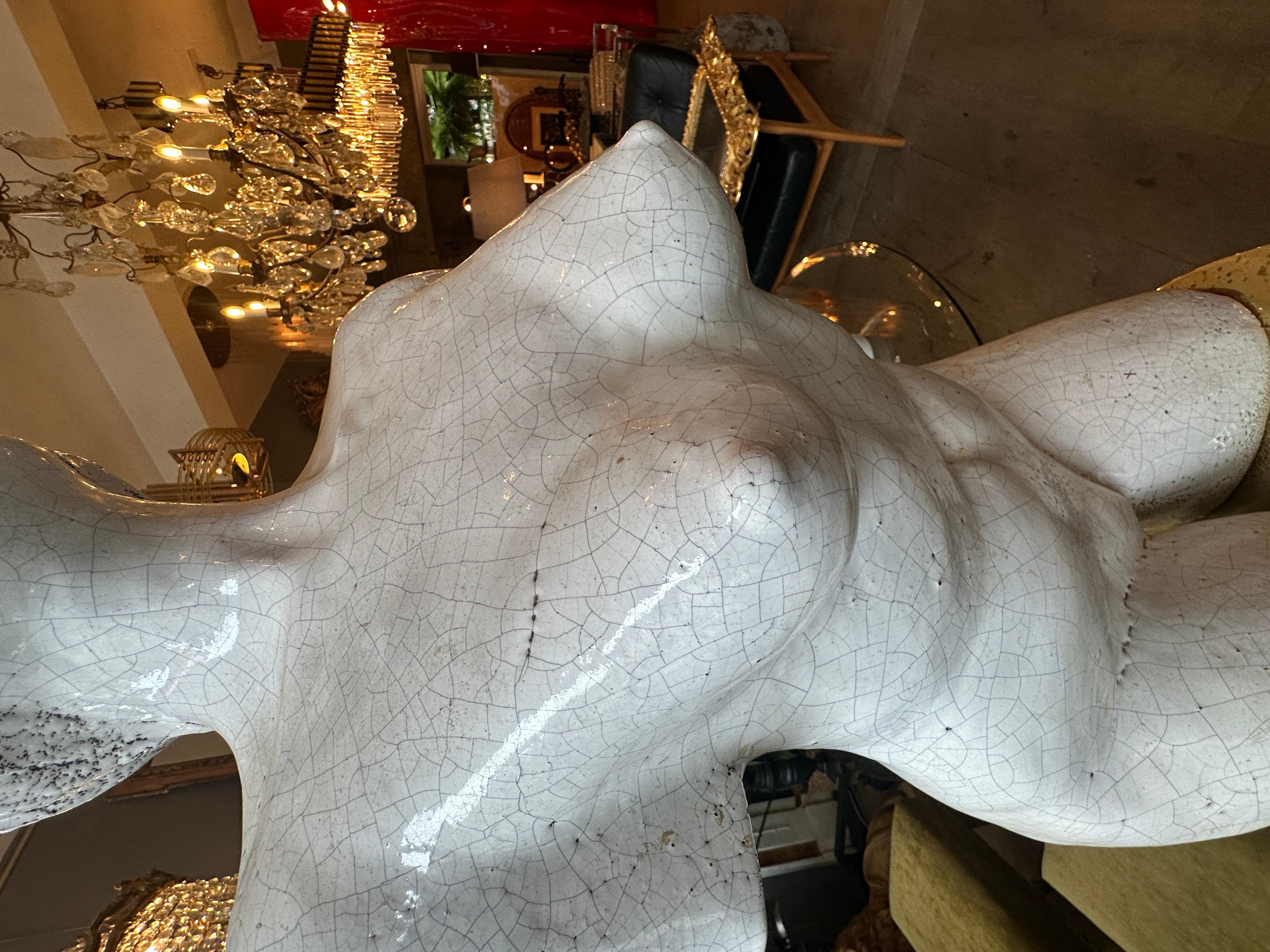 Buste de bondage français en terre cuite émaillée craquelée du milieu du siècle en vente 6