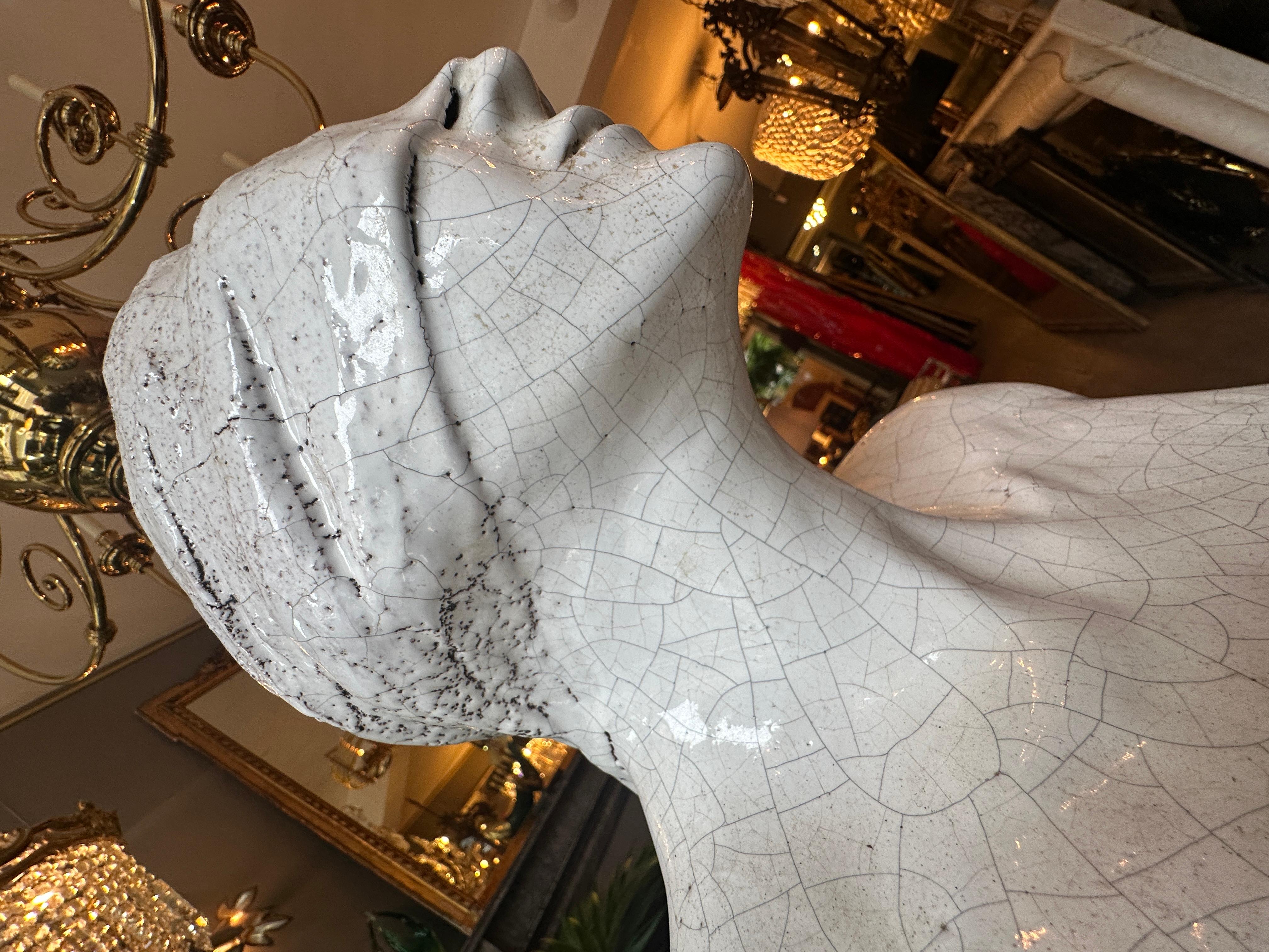 Buste de bondage français en terre cuite émaillée craquelée du milieu du siècle en vente 7