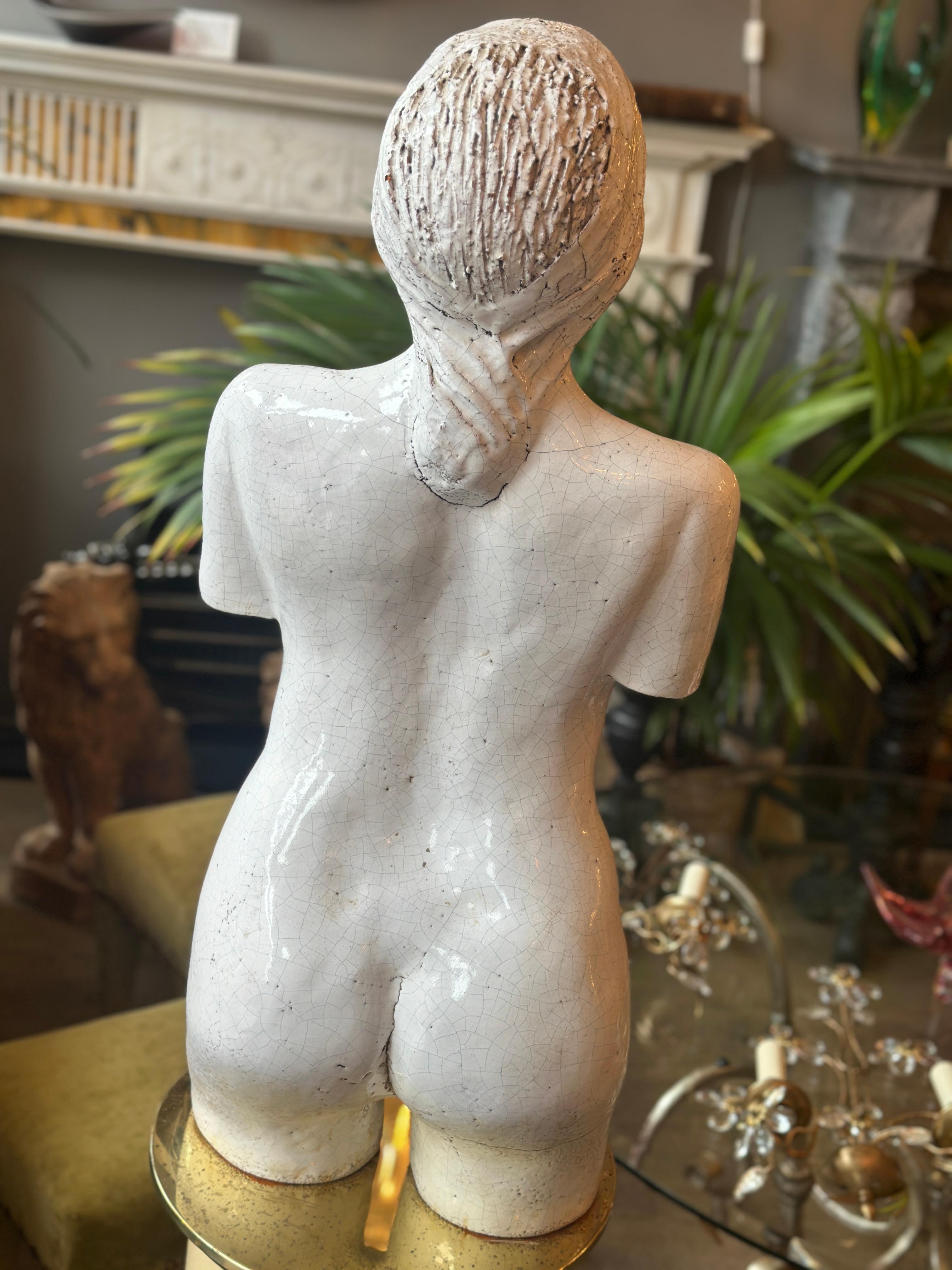 Français Buste de bondage français en terre cuite émaillée craquelée du milieu du siècle en vente