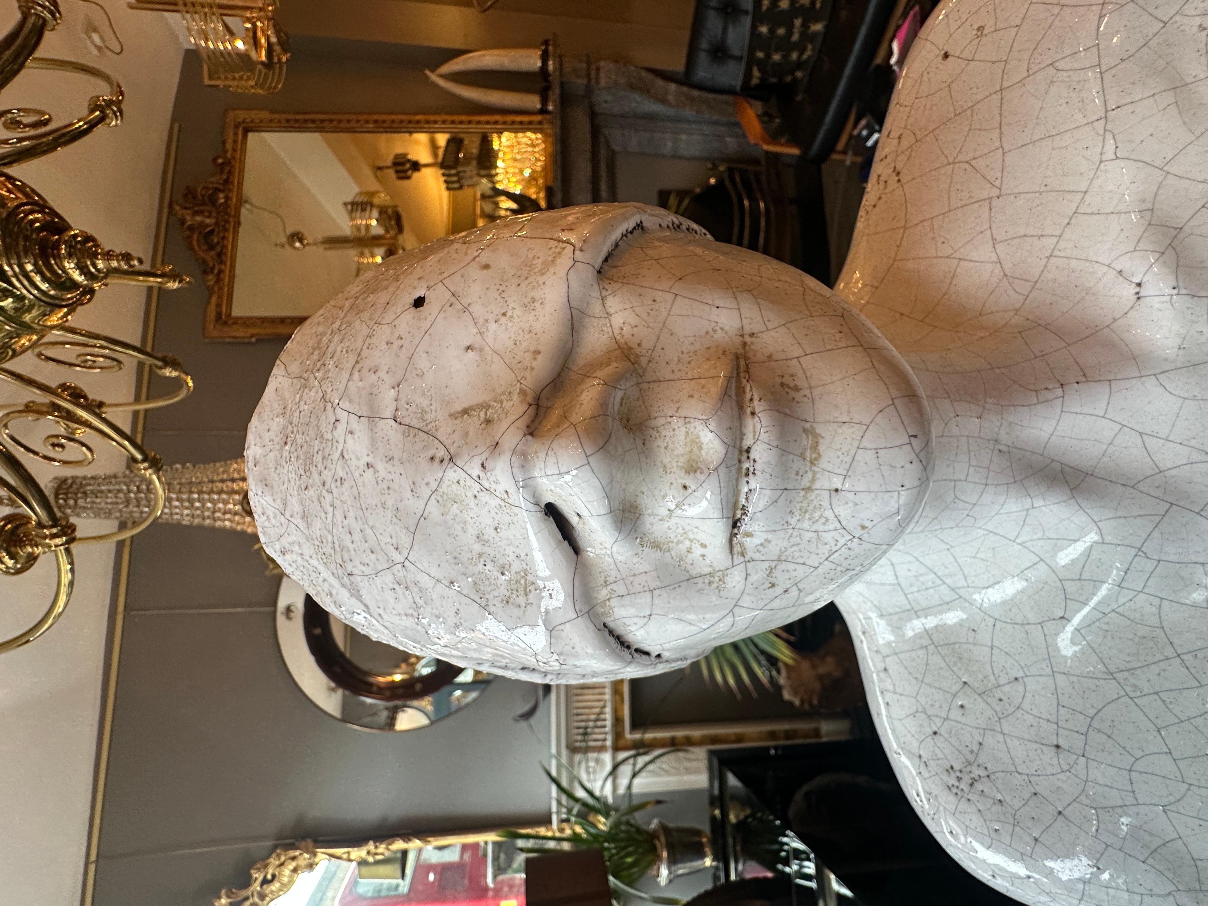 Milieu du XXe siècle Buste de bondage français en terre cuite émaillée craquelée du milieu du siècle en vente