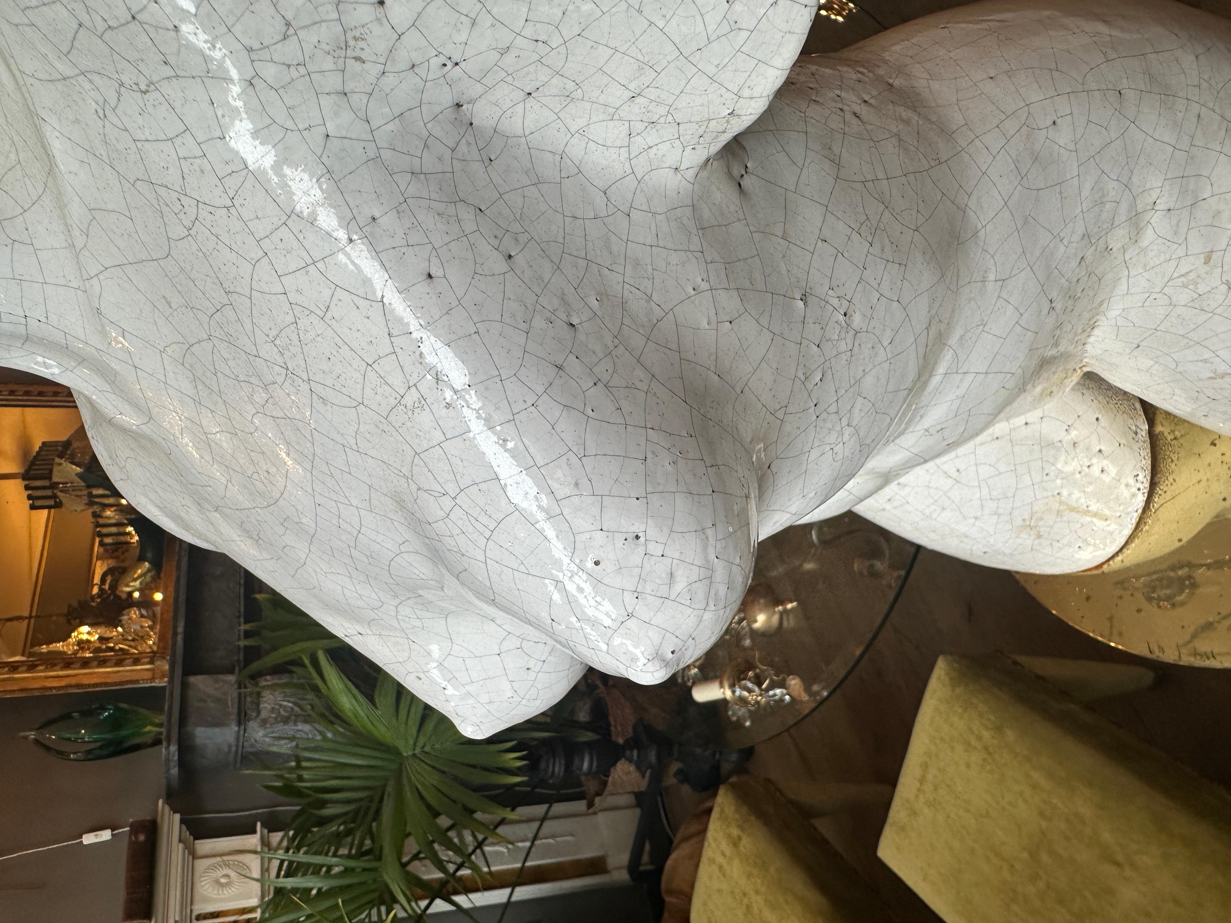 Terre cuite Buste de bondage français en terre cuite émaillée craquelée du milieu du siècle en vente