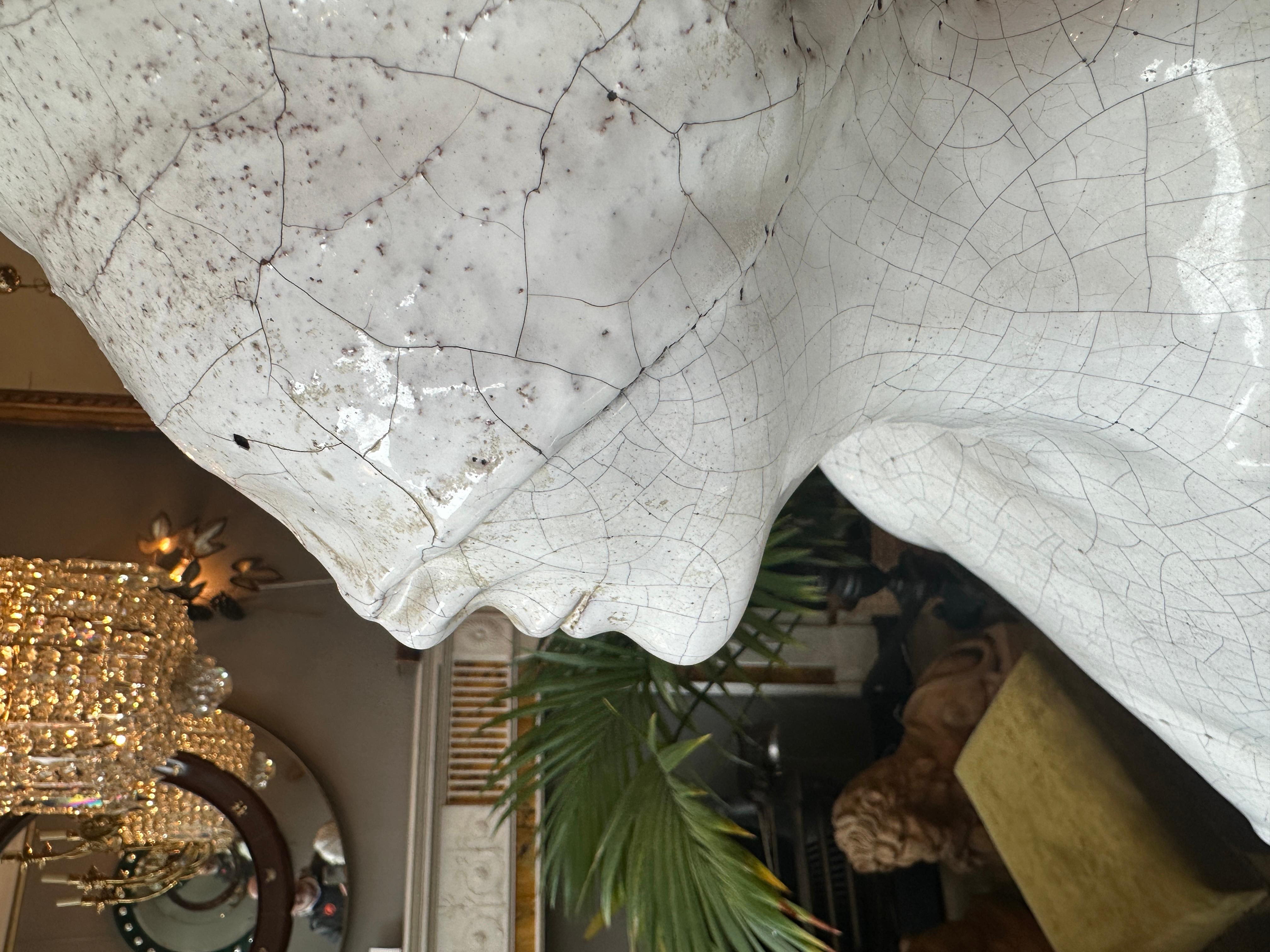 Buste de bondage français en terre cuite émaillée craquelée du milieu du siècle en vente 1