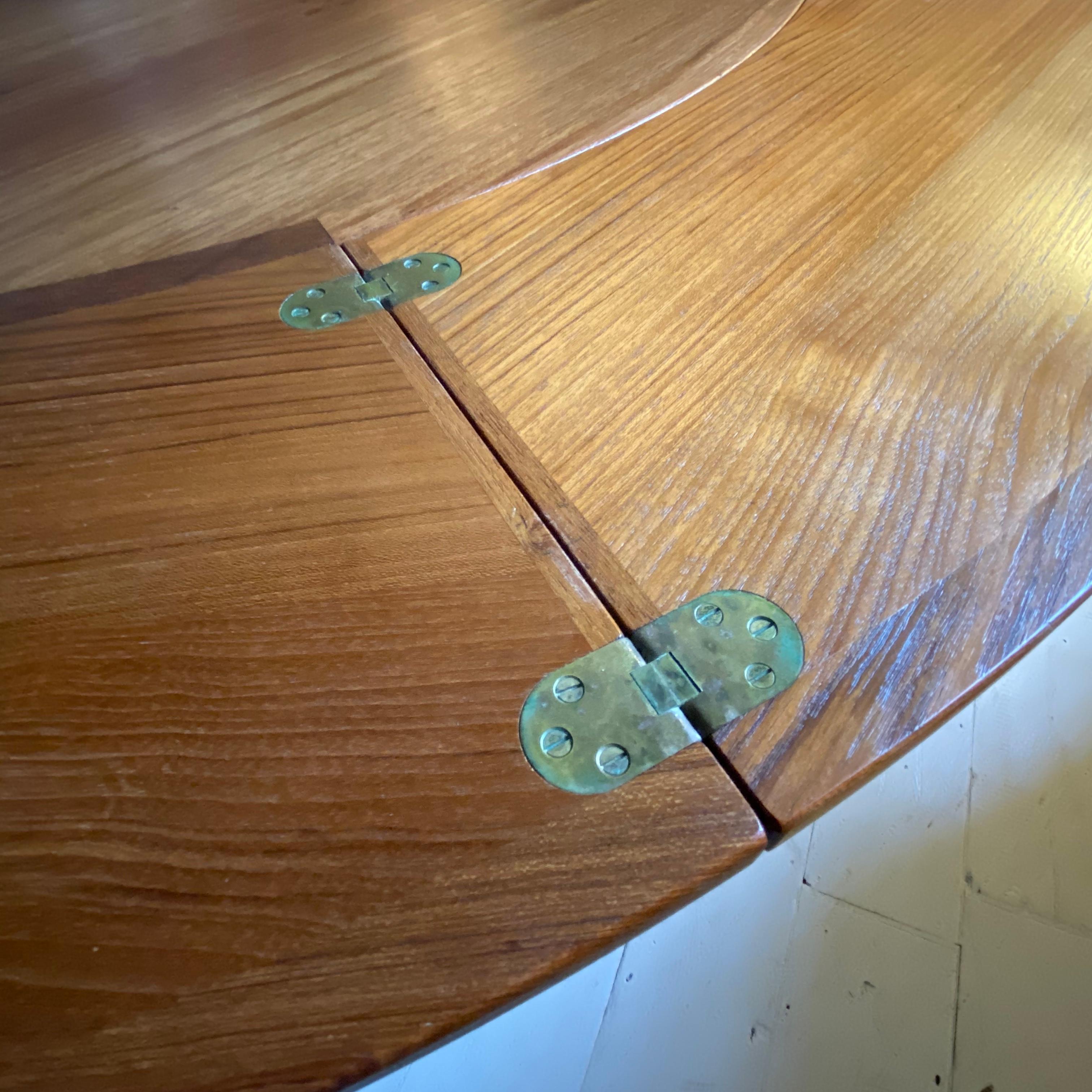 Midcentury Danish Teak Circular Extendable Flip-Flap Dining Table by Dyrlund In Good Condition In Heathfield, East Sussex