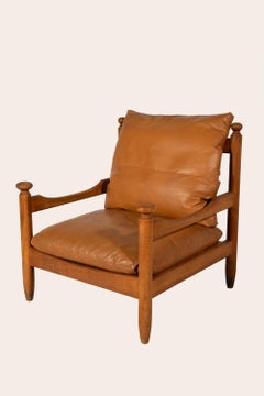 Des fauteuils de salon de style brutiste « Midcentury » signés Guillerme et Chambron