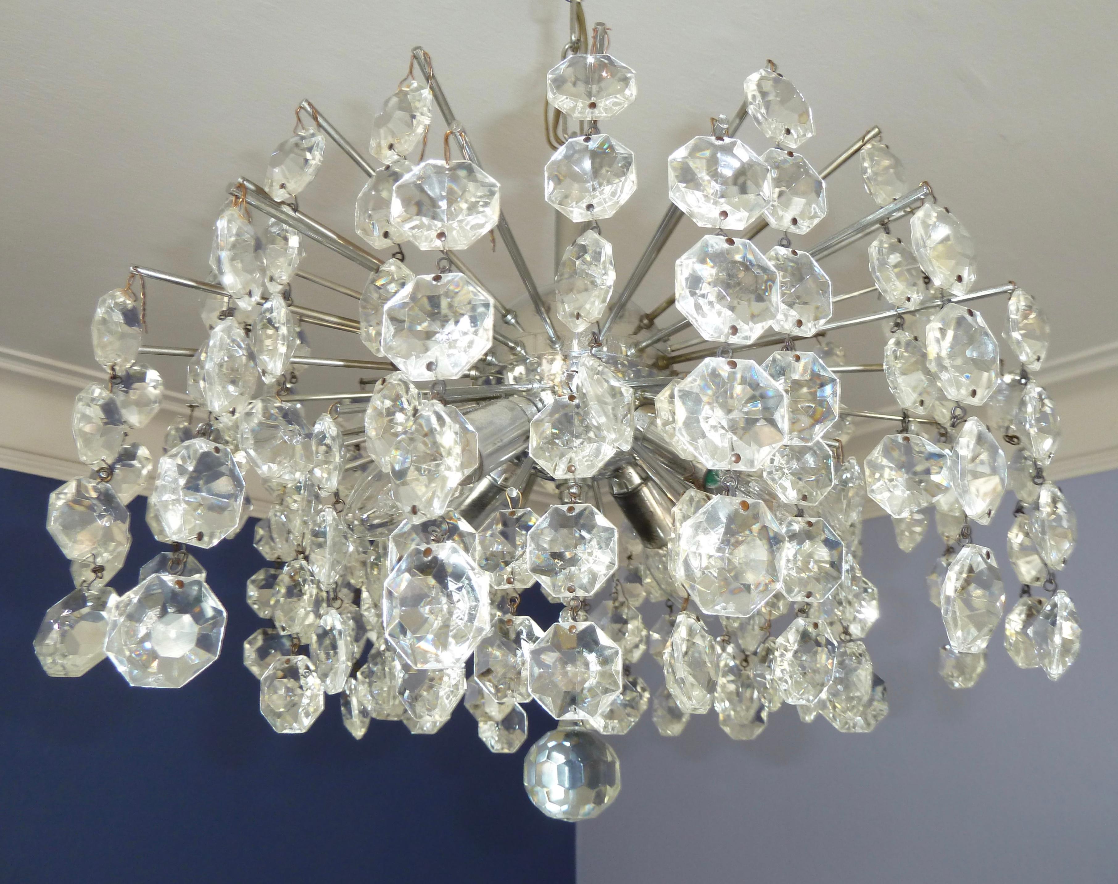 A rare version of a Sputnik or starburst chandelier from the 1970s by Bakalowits, Austria.


The fixture has 4 sockets for Edison E14 Bulbs.
The color and light intensity varies depending on bulbs, wattage.
For the pictures we used clear bulbs