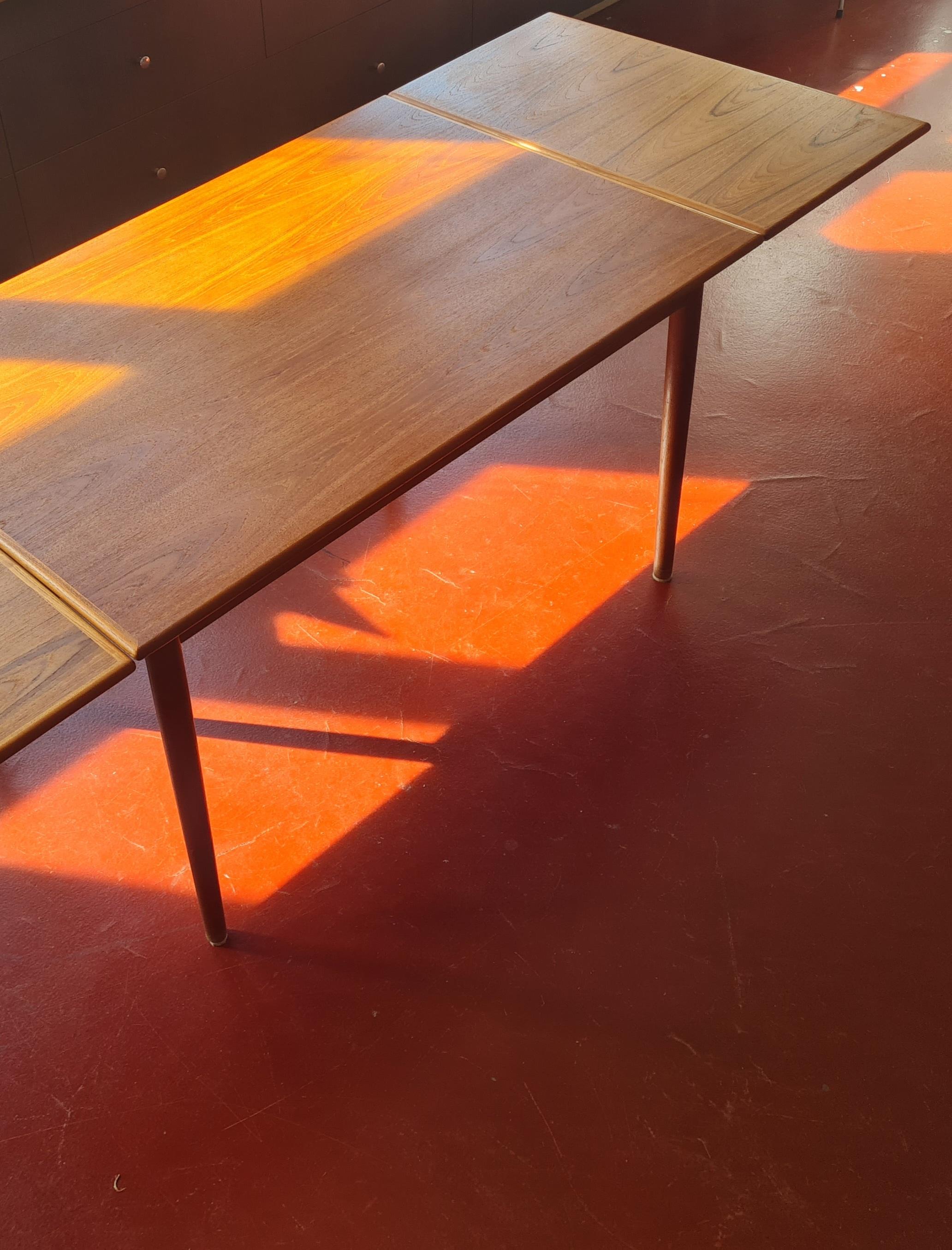 Mid-Century Modern  A. Mikael Laursen  Midcentury  extending dining table in solid teak   For Sale