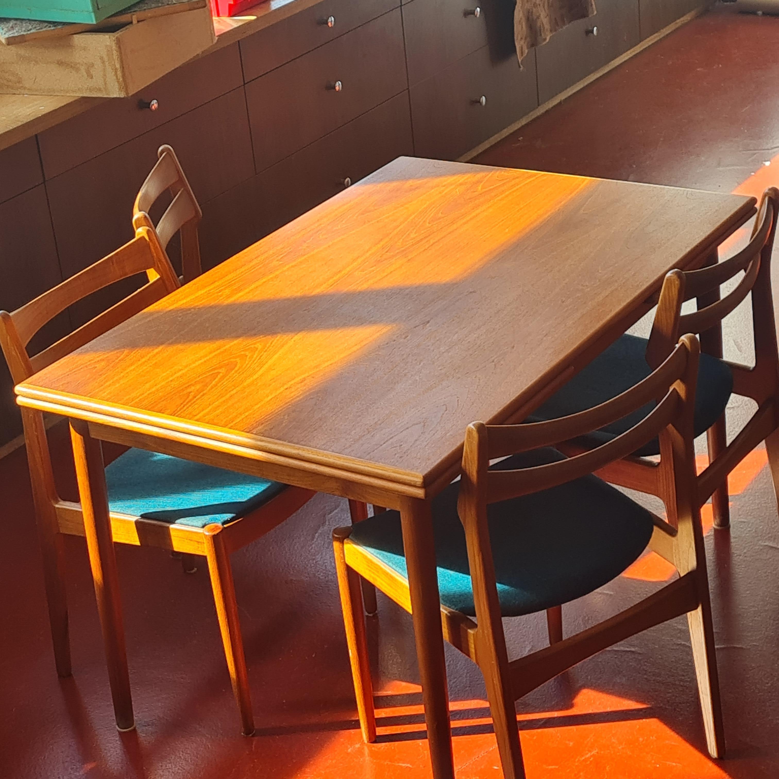20th Century  A. Mikael Laursen  Midcentury  extending dining table in solid teak   For Sale