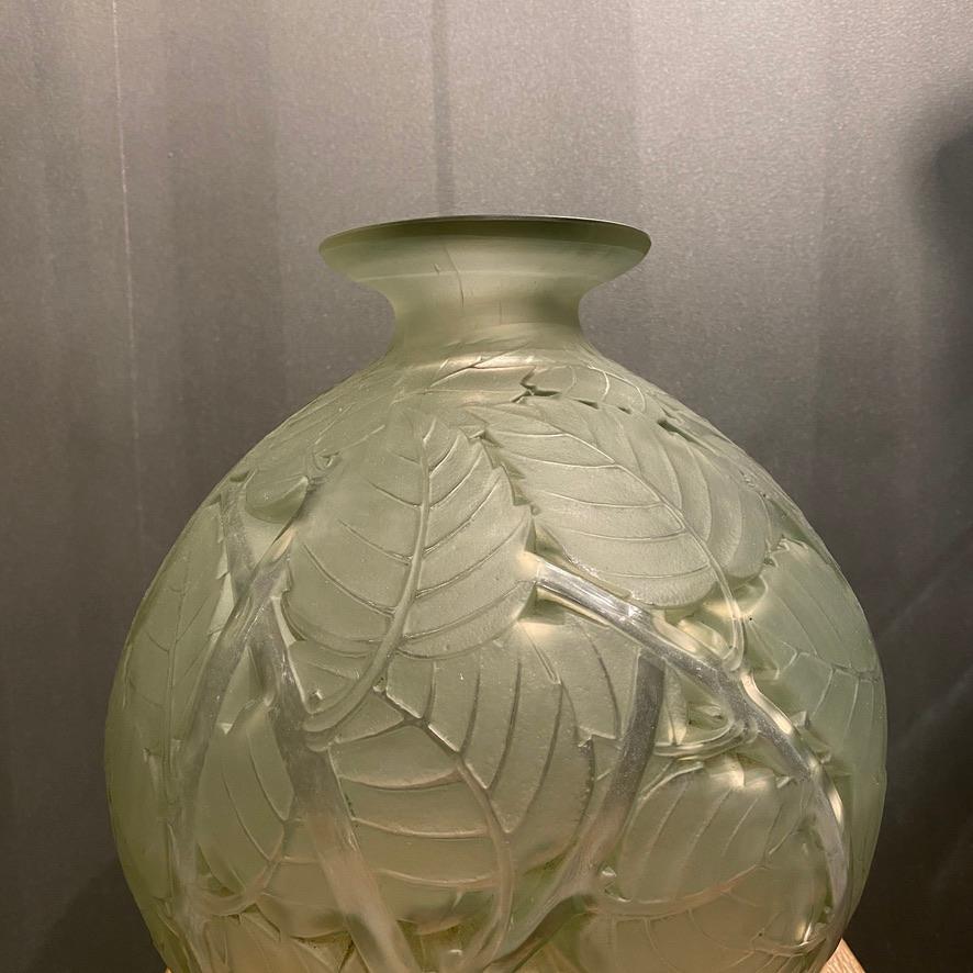 Art Deco A Milan vase by R.Lalique  For Sale