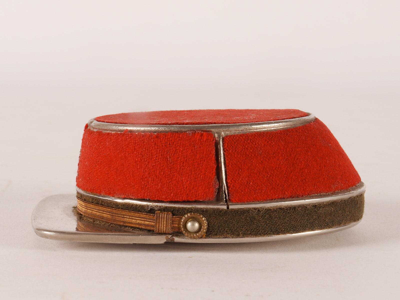 A military cap snuffbox, Paris, France beginning of 20th century For Sale 1