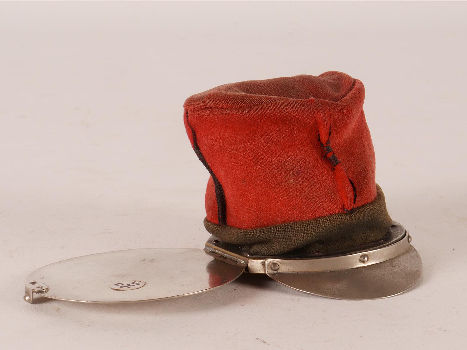 A military cap snuffbox, Paris, France beginning of 20th century. For Sale 1