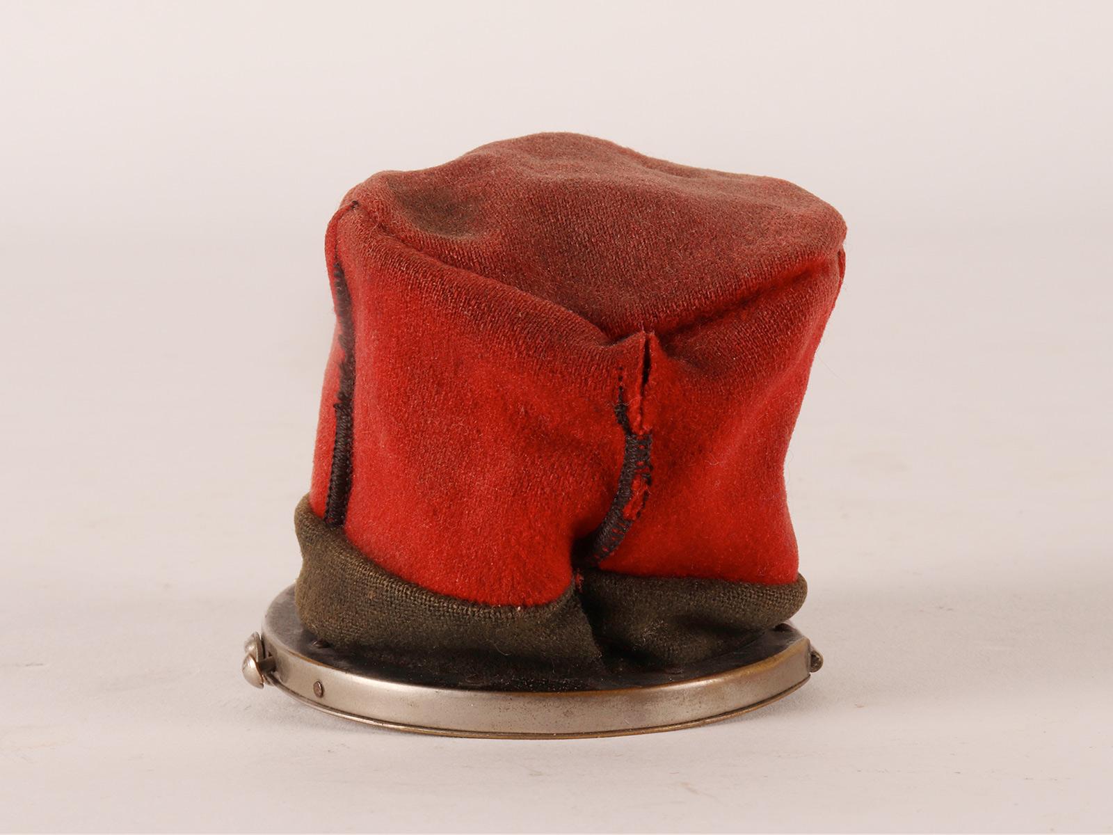 A military cap snuffbox, Paris, France beginning of 20th century. For Sale 2