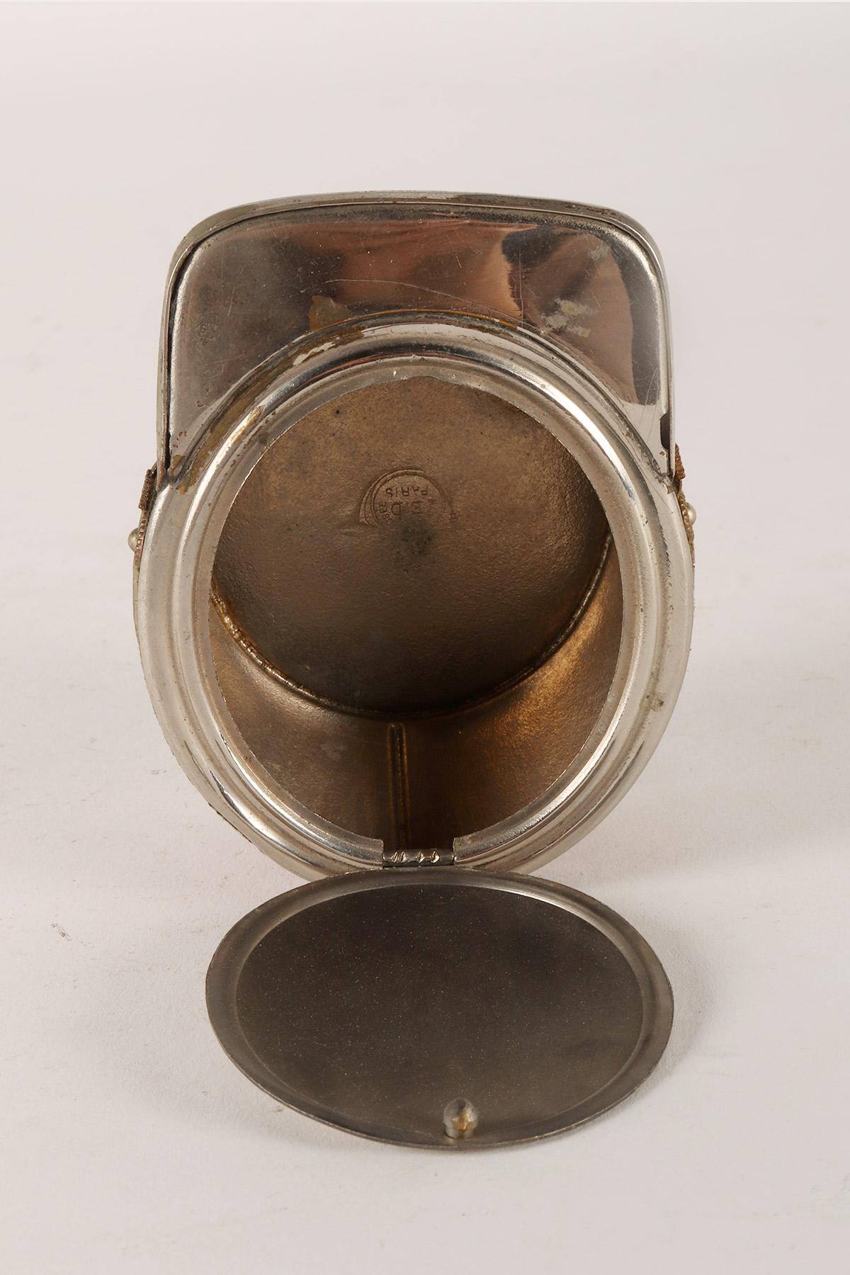 A military cap snuffbox, Paris, France beginning of 20th century For Sale 3
