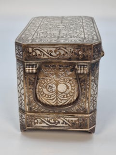 A. Silver aus Mindanao, Bronze mit Intarsien, islamische Nussdose, Mitte bis Ende des 19.