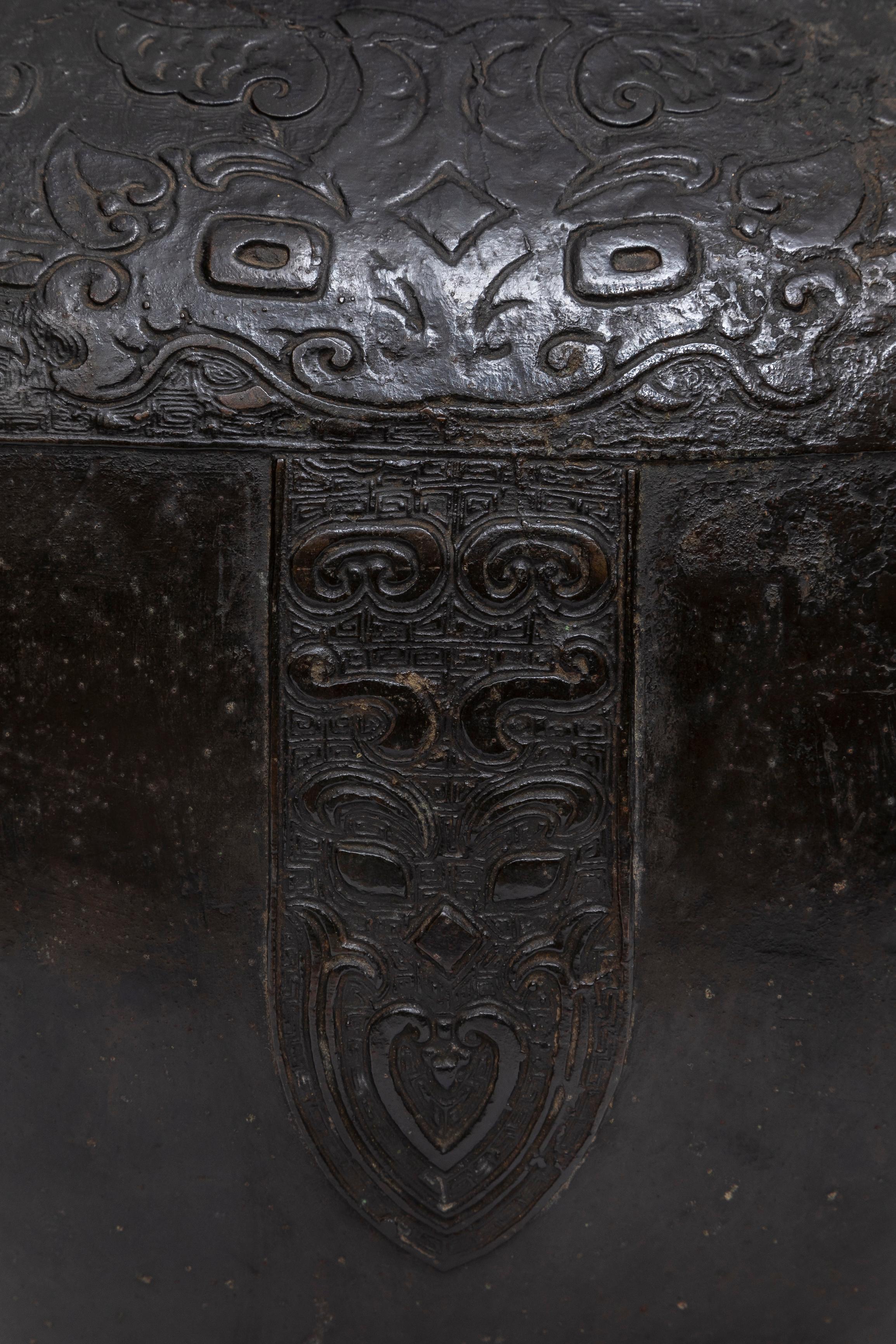 Patinierte Bronze-Reliefvase aus der Ming Dynasty, umgewandelt in eine Lampe im Angebot 6