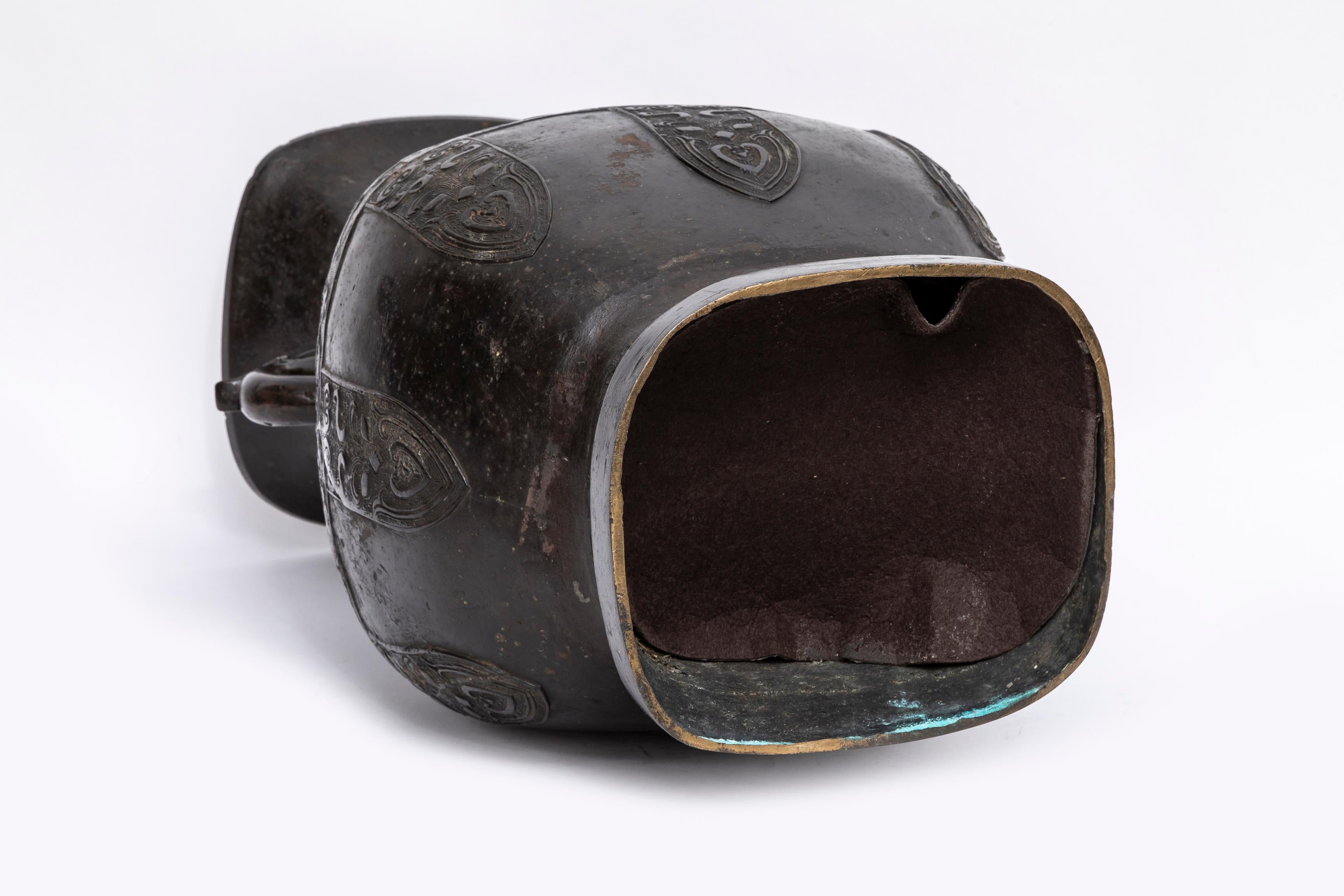 Patinierte Bronze-Reliefvase aus der Ming Dynasty, umgewandelt in eine Lampe im Angebot 9