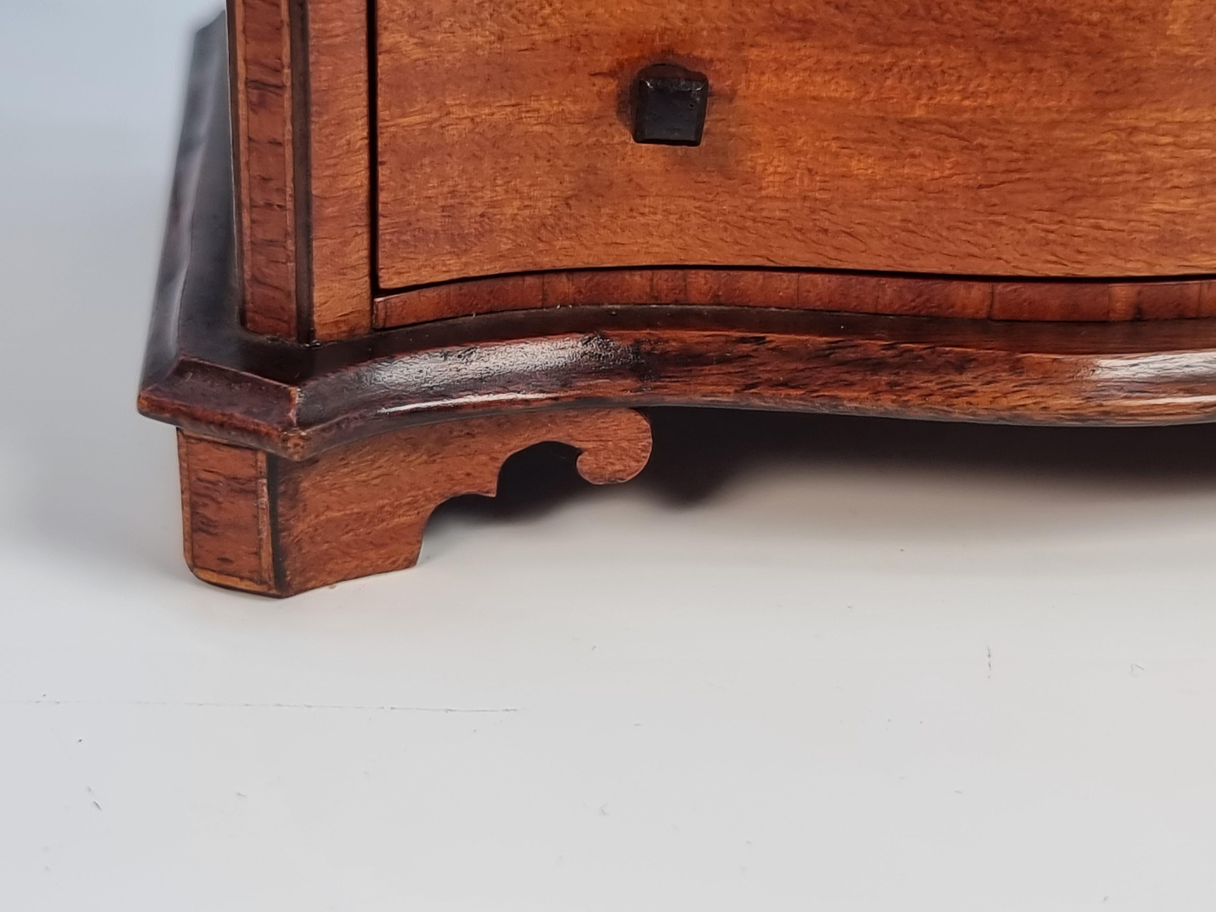 A miniature 18th C style mahogany English serpentine chest of drawers 1907 For Sale 6