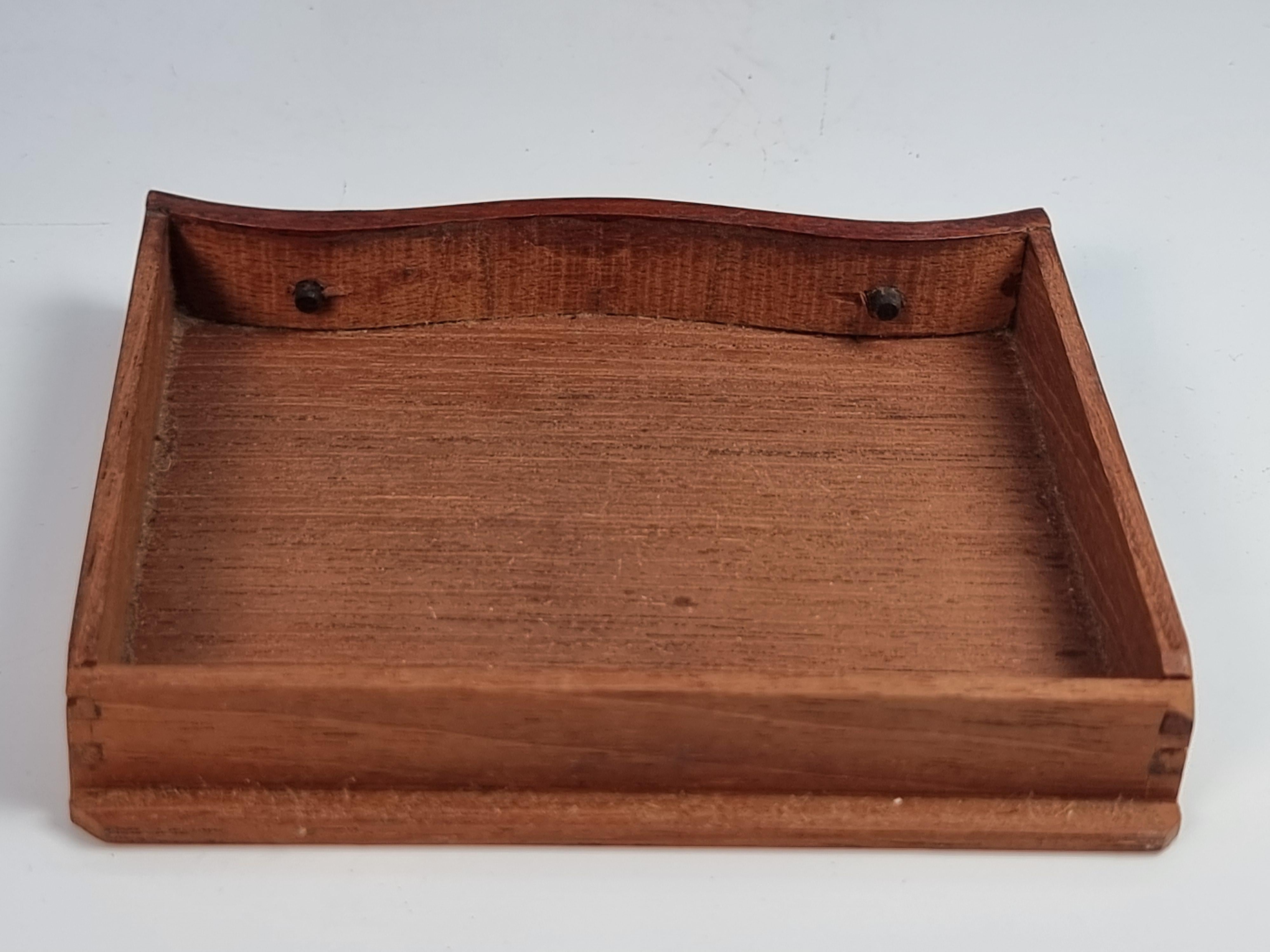 A miniature 18th C style mahogany English serpentine chest of drawers 1907 For Sale 8