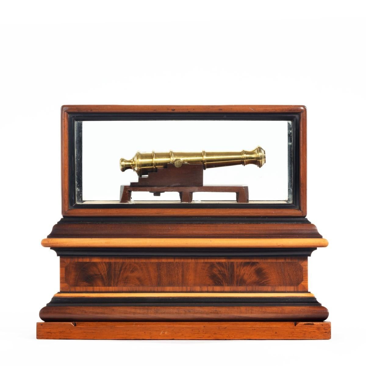Miniature Brass Cannon in a Presentation Case In Good Condition For Sale In Lymington, Hampshire