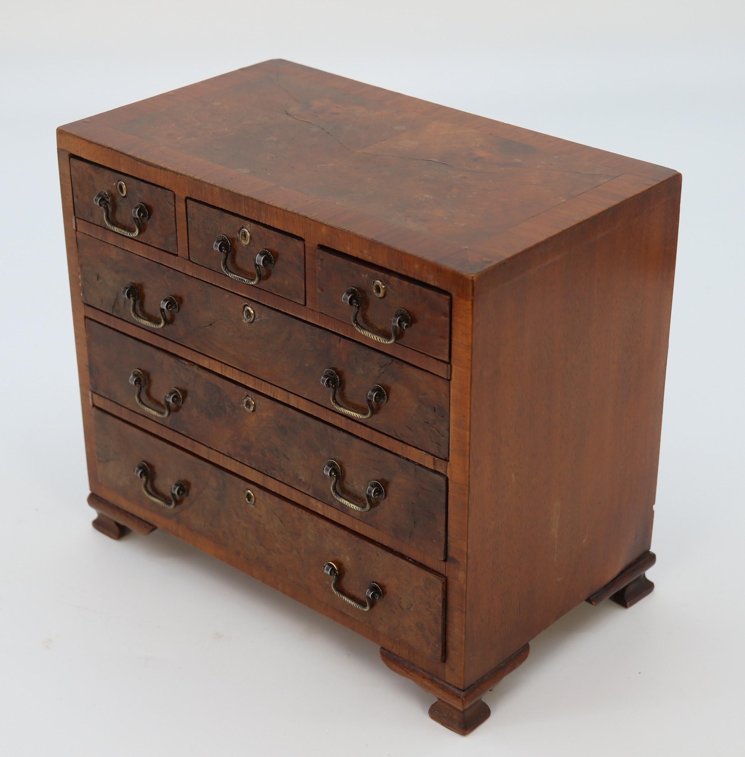 A miniature George II style figured walnut chest of drawers, English circa 1900 For Sale 6