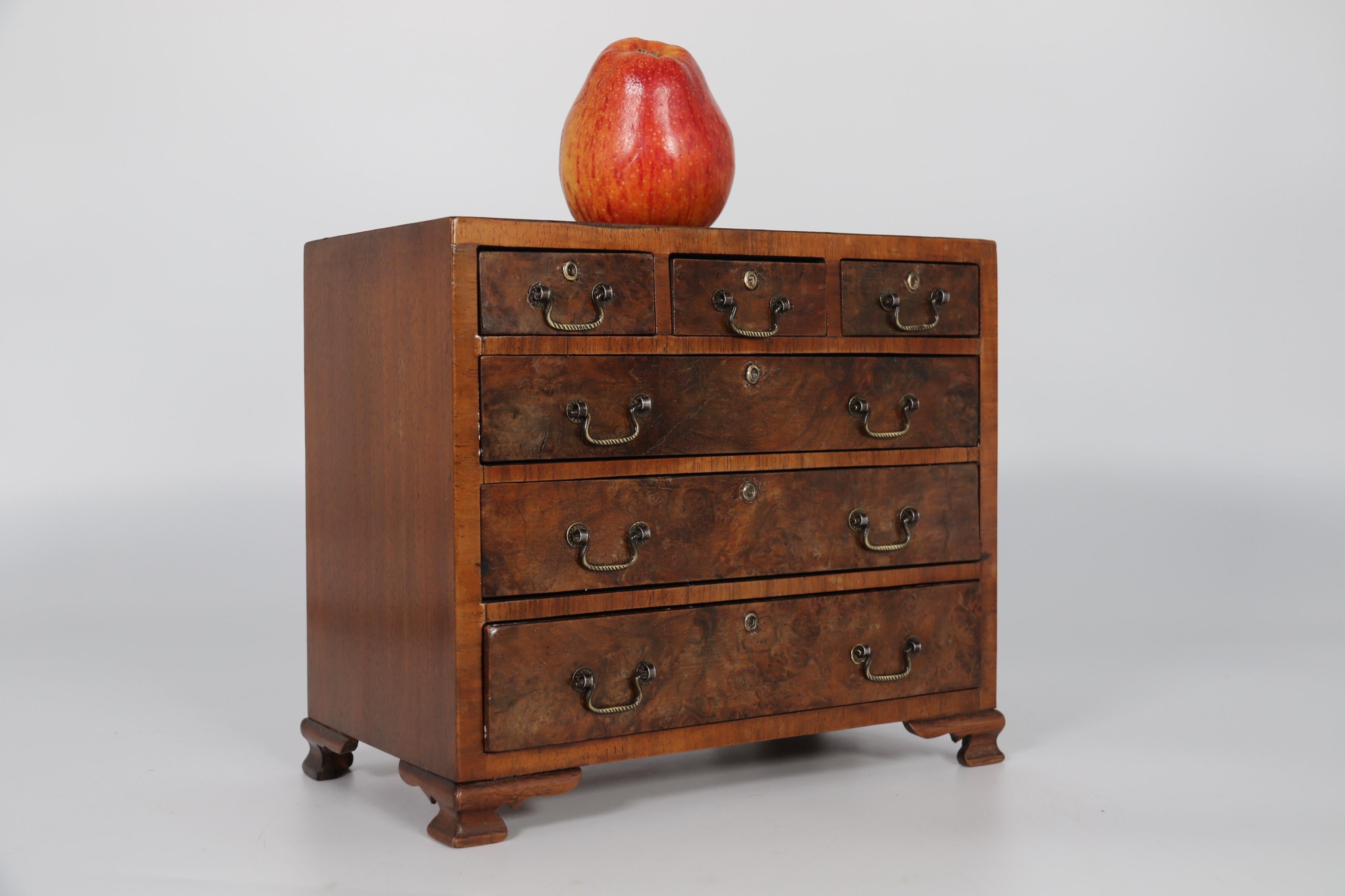A miniature George II style figured walnut chest of drawers, English circa 1900 For Sale 13