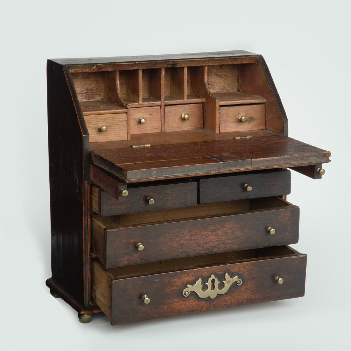 Miniature George III Mahogany Bureau Apprentice Piece In Good Condition For Sale In Lymington, Hampshire