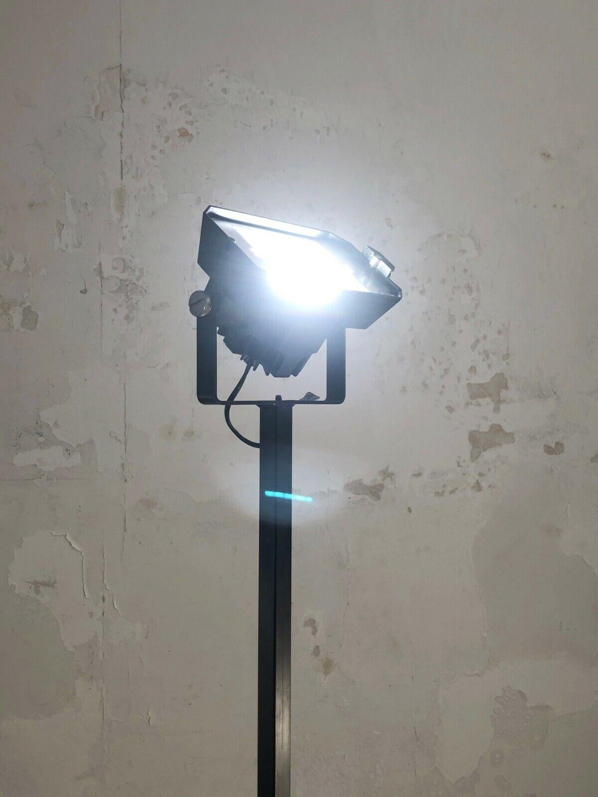 A MINIMAL RADICAL POST-MODERN Memphis FLOOR LAMP by LUMESS, Swiss 1980 In Fair Condition For Sale In PARIS, FR
