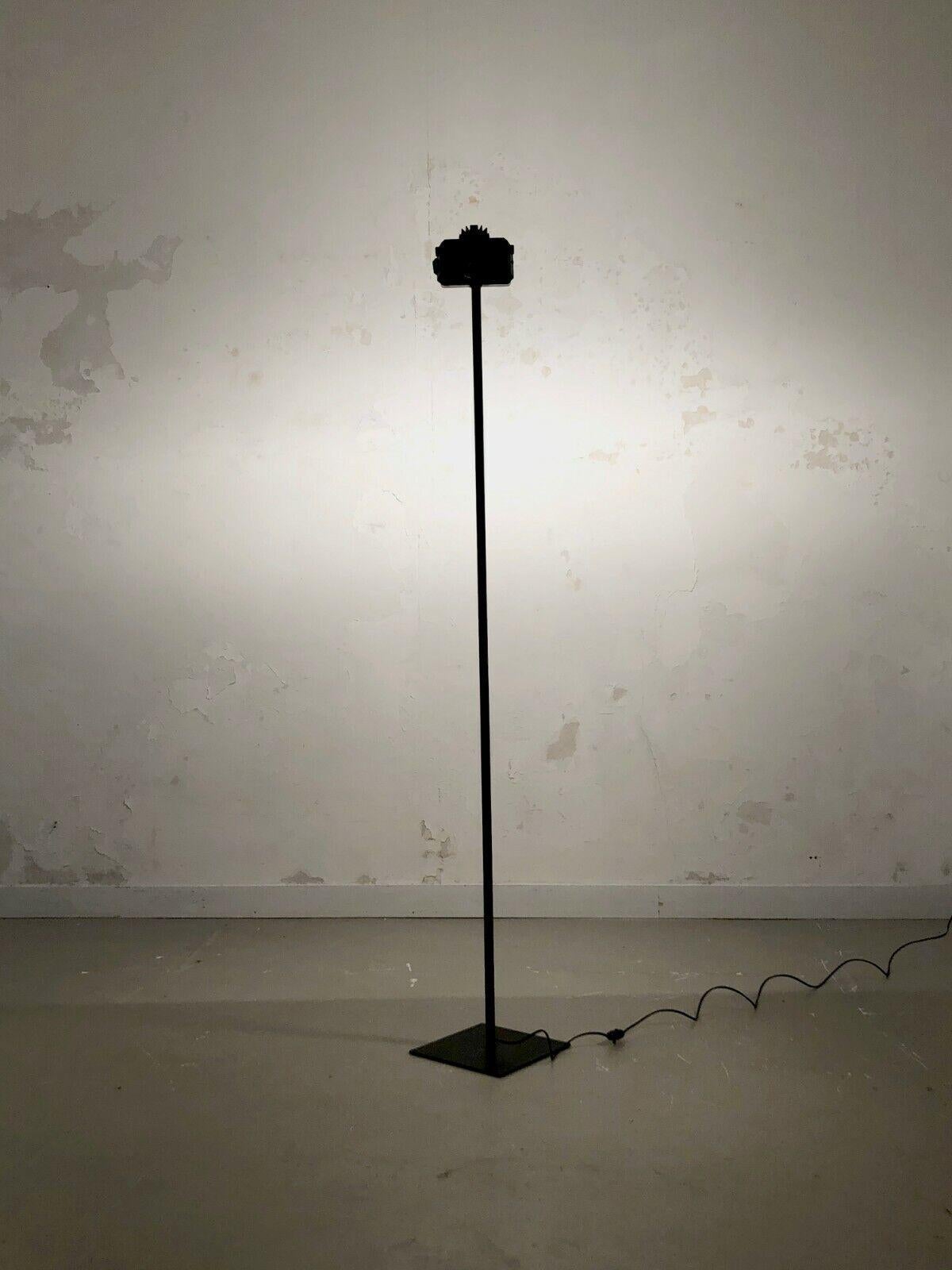 A MINIMAL RADICAL POST-MODERN Memphis FLOOR LAMP von LUMESS, Schweiz 1980 im Zustand „Relativ gut“ im Angebot in PARIS, FR