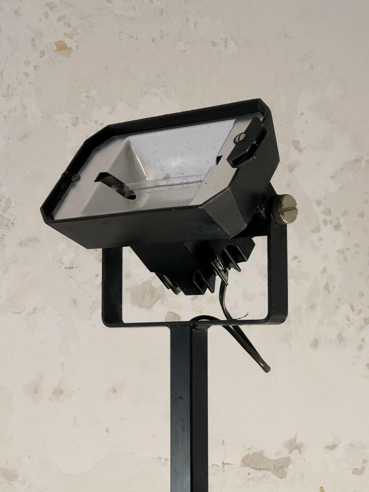 A MINIMAL RADICAL POST-MODERN Memphis FLOOR LAMP von LUMESS, Schweiz 1980 (Ende des 20. Jahrhunderts) im Angebot
