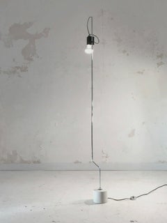 A MINIMAL RADICAL SPACE-AGE FLOOR LAMP im Stil von GINO SARFATTI, Italien 1970