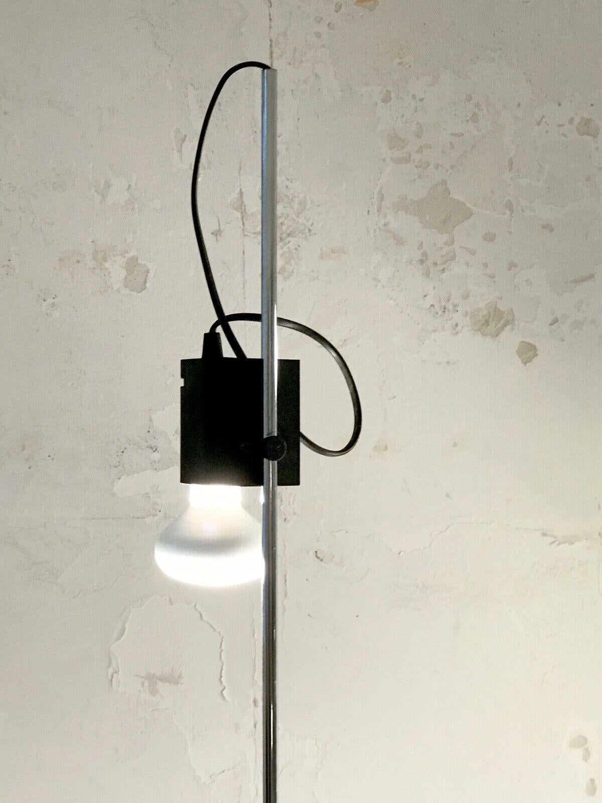 Italian A MINIMAL RADICAL SPACE-AGE FLOOR LAMP in the style of GINO SARFATTI, Italy 1970 For Sale