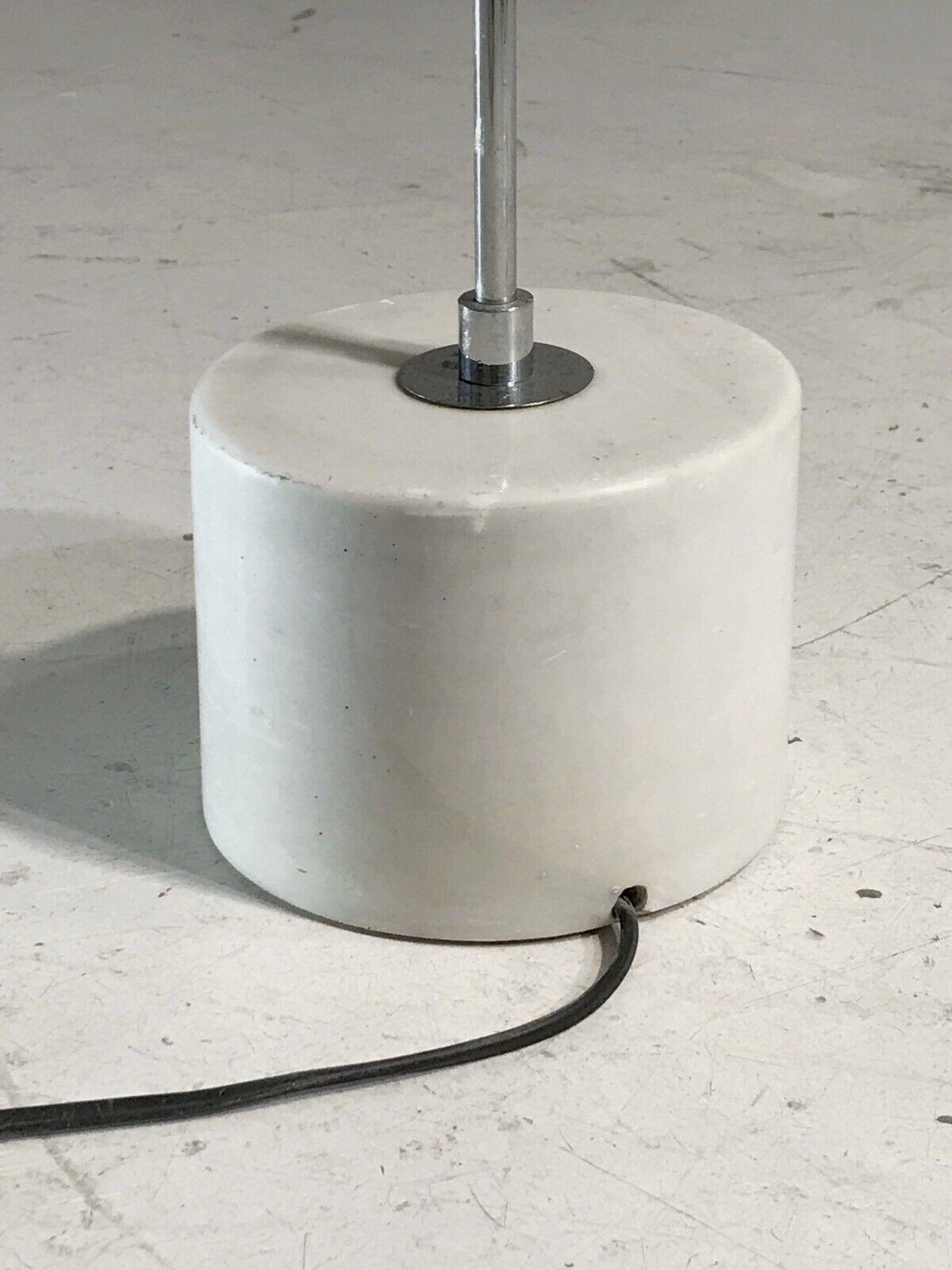 A MINIMAL RADICAL SPACE-AGE FLOOR LAMP in the style of GINO SARFATTI, Italy 1970 In Good Condition For Sale In PARIS, FR